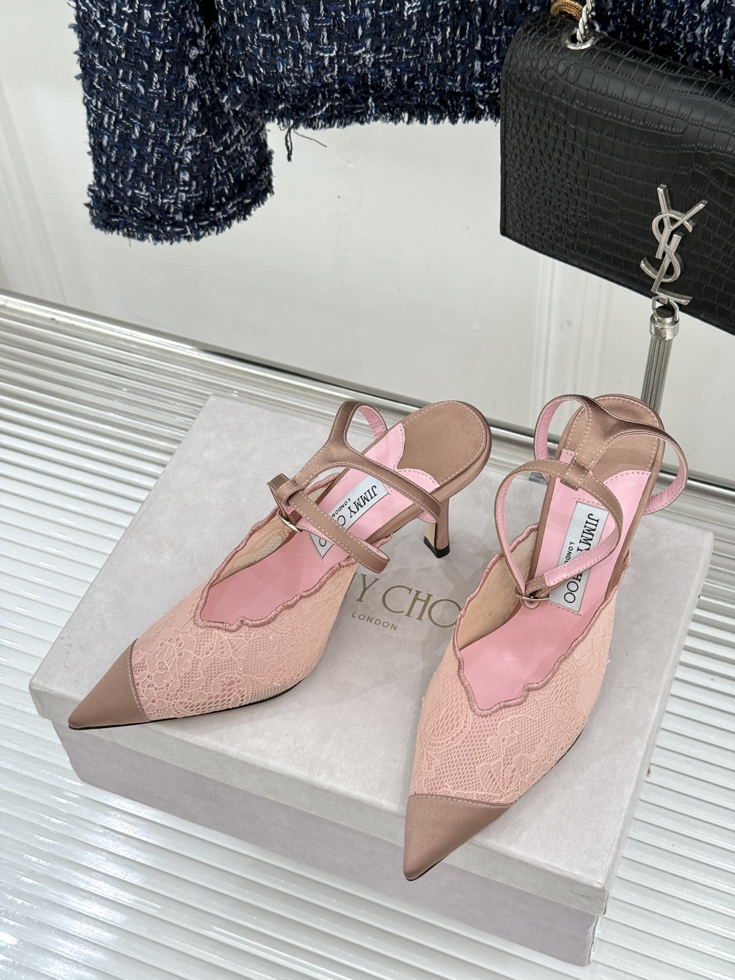 Jimmy Choo/吉米周26WF新品蕾丝金属头高跟凉鞋承袭品牌30年英伦奢雅基因这款凉鞋解锁现代女性