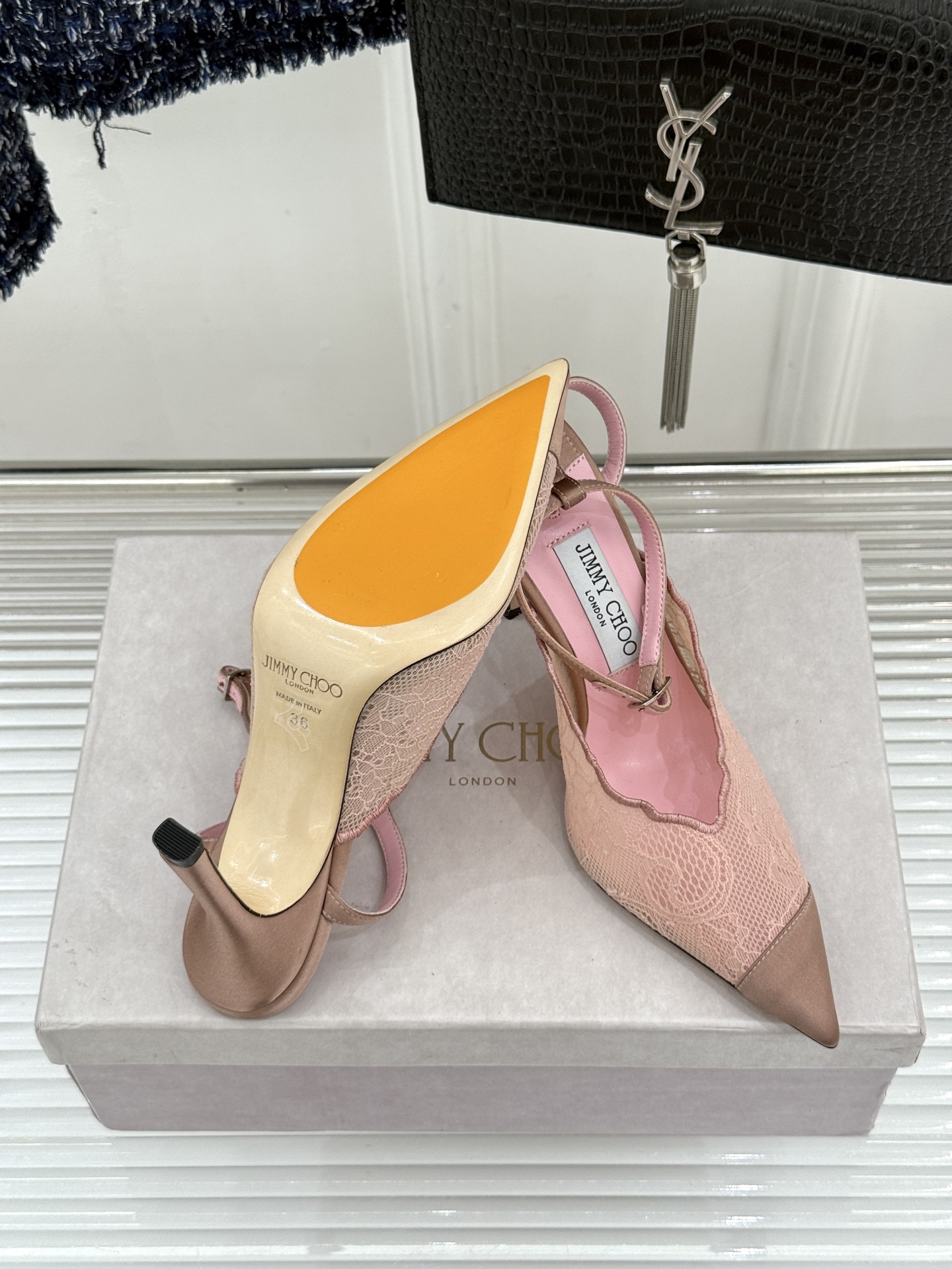 Jimmy Choo/吉米周26WF新品蕾丝金属头高跟凉鞋承袭品牌30年英伦奢雅基因这款凉鞋解锁现代女性