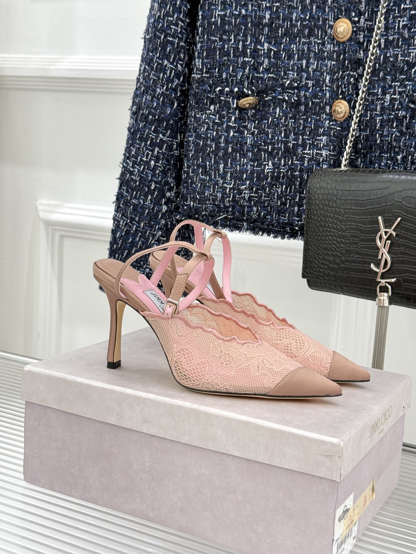 Jimmy Choo/吉米周26WF新品蕾丝金属头高跟凉鞋承袭品牌30年英伦奢雅基因这款凉鞋解锁现代女性