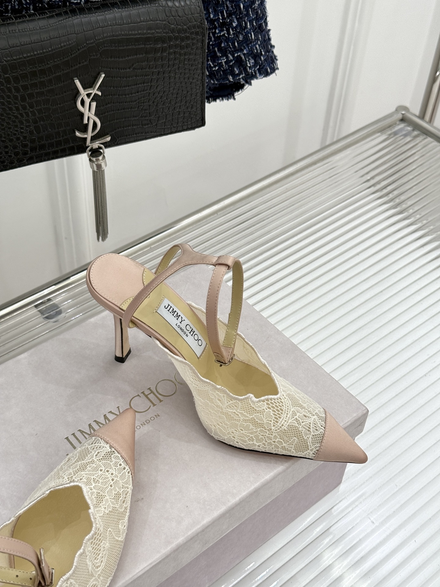 Jimmy Choo/吉米周26WF新品蕾丝金属头高跟凉鞋承袭品牌30年英伦奢雅基因这款凉鞋解锁现代女性