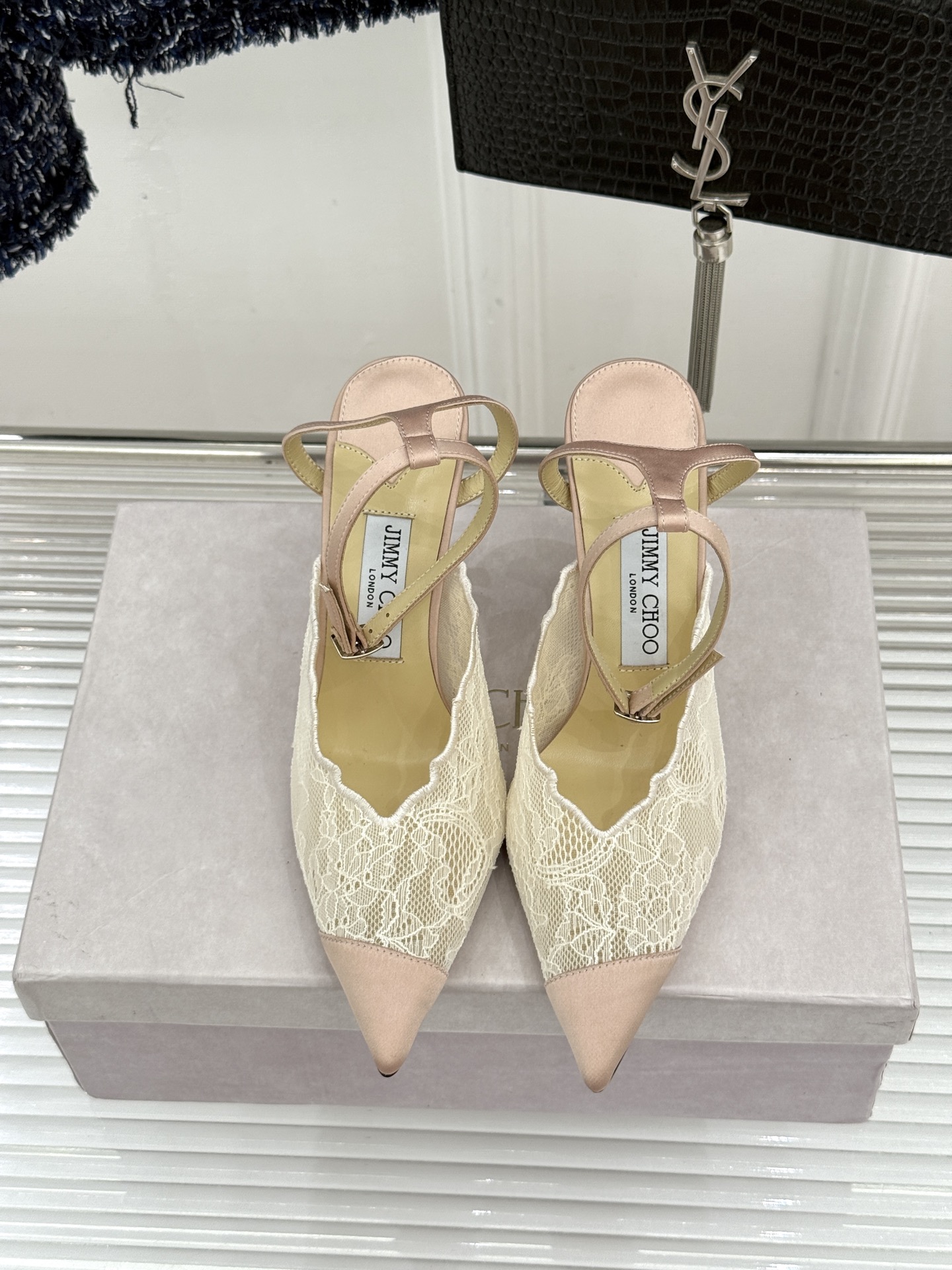 Jimmy Choo/吉米周26WF新品蕾丝金属头高跟凉鞋承袭品牌30年英伦奢雅基因这款凉鞋解锁现代女性