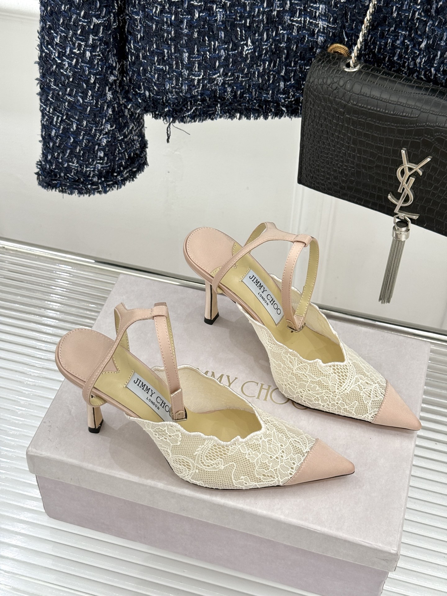 Jimmy Choo/吉米周26WF新品蕾丝金属头高跟凉鞋承袭品牌30年英伦奢雅基因这款凉鞋解锁现代女性