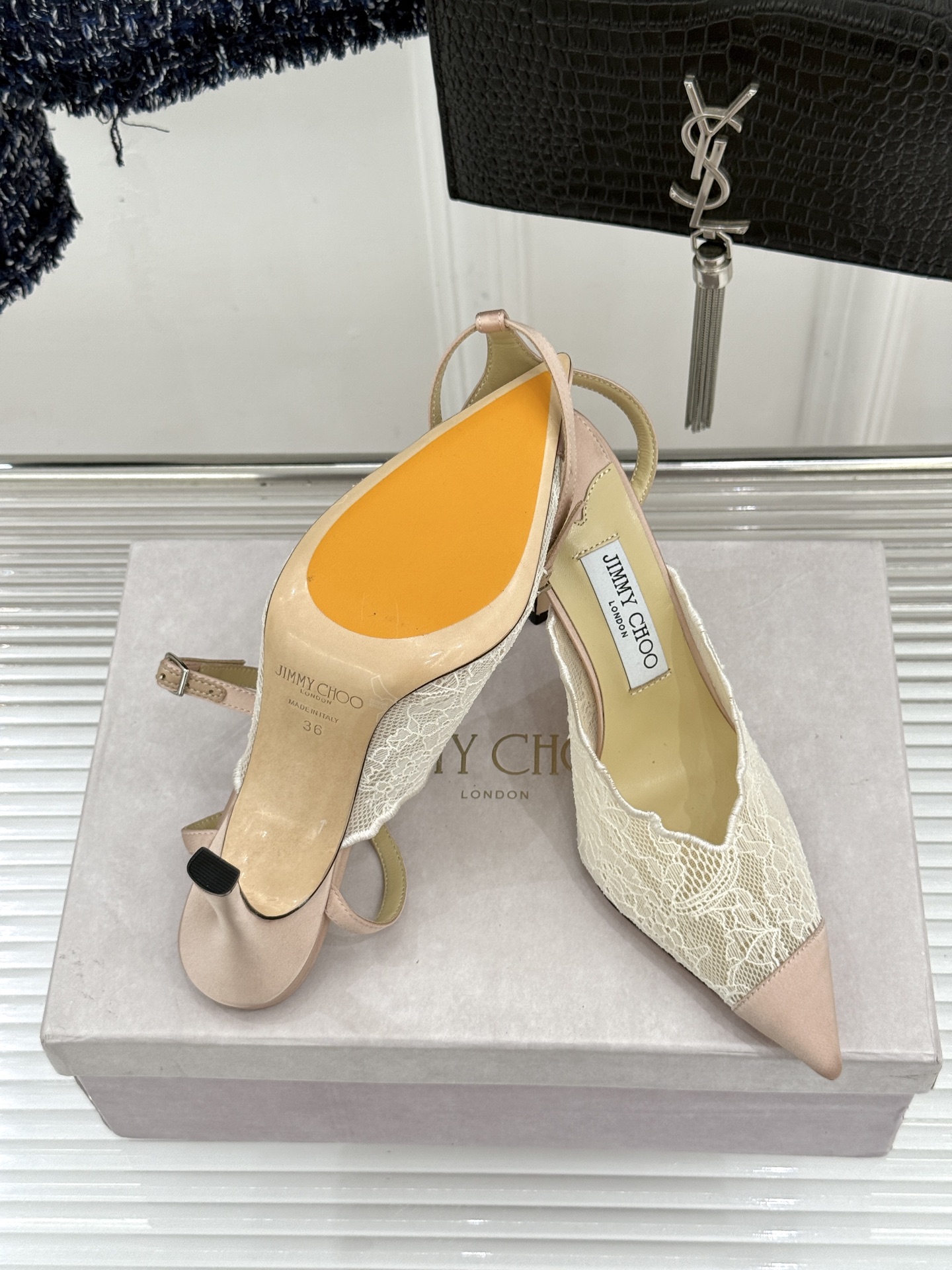 Jimmy Choo/吉米周26WF新品蕾丝金属头高跟凉鞋承袭品牌30年英伦奢雅基因这款凉鞋解锁现代女性