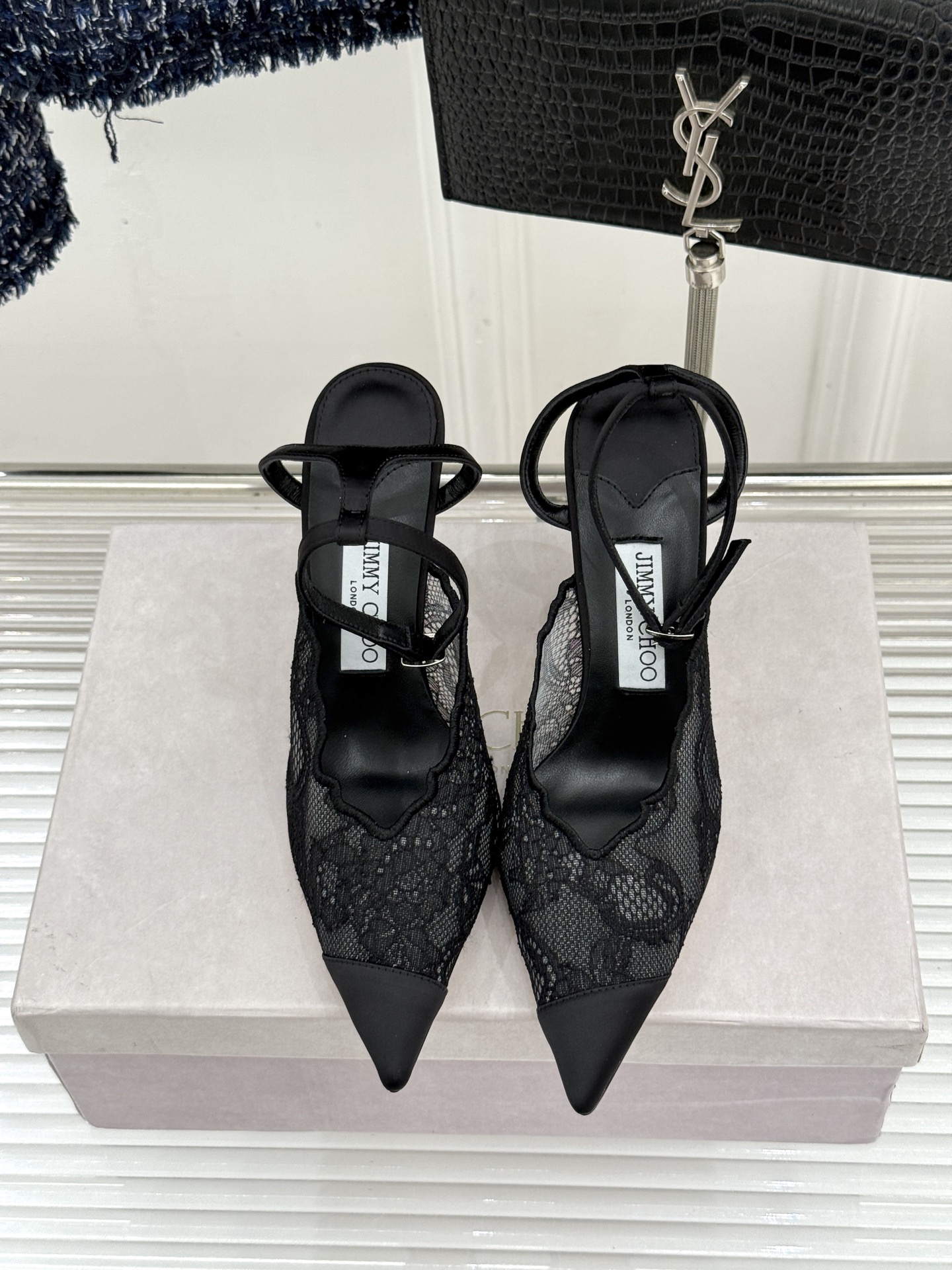 Jimmy Choo/吉米周26WF新品蕾丝金属头高跟凉鞋承袭品牌30年英伦奢雅基因这款凉鞋解锁现代女性