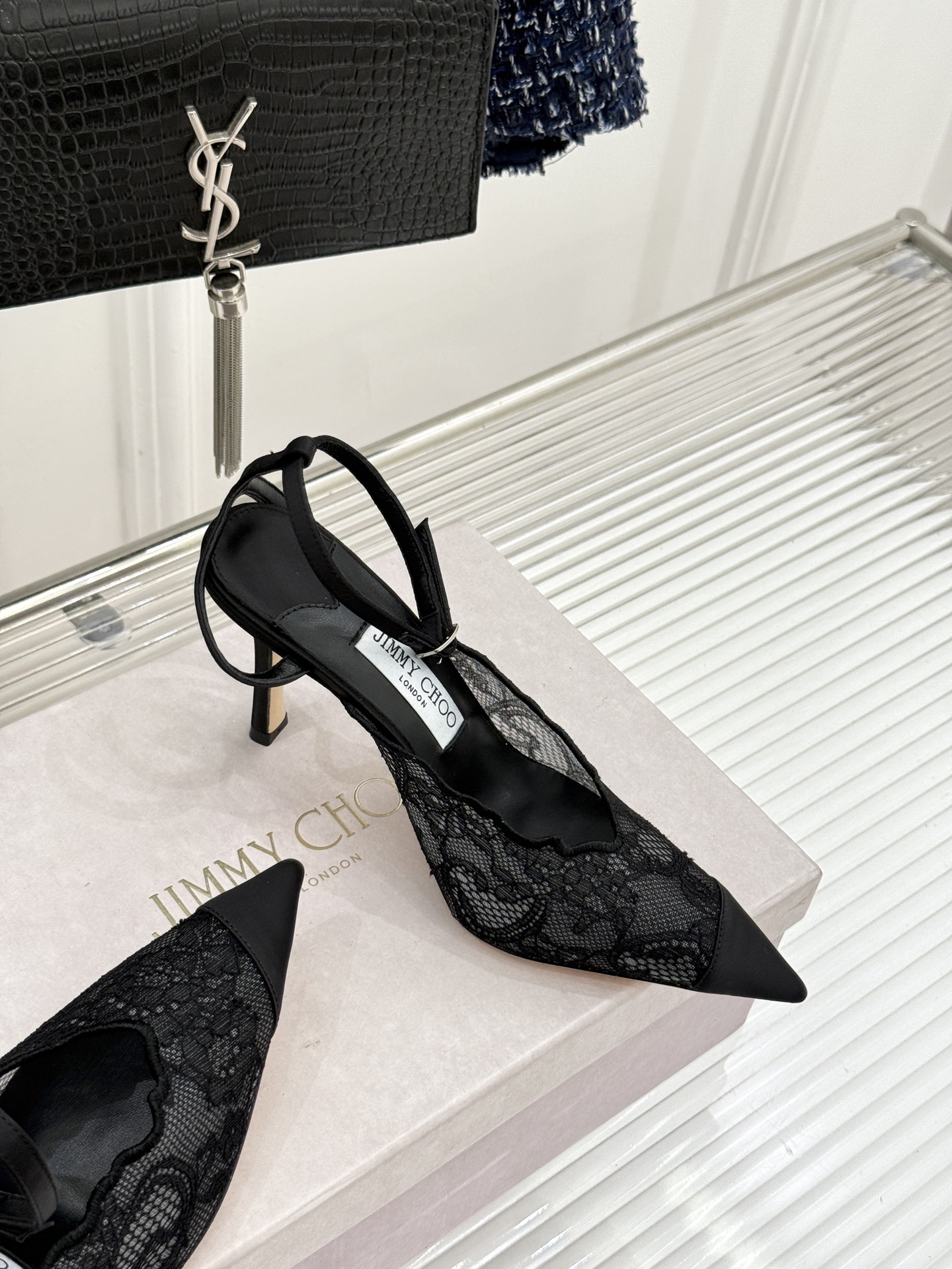 Jimmy Choo/吉米周26WF新品蕾丝金属头高跟凉鞋承袭品牌30年英伦奢雅基因这款凉鞋解锁现代女性