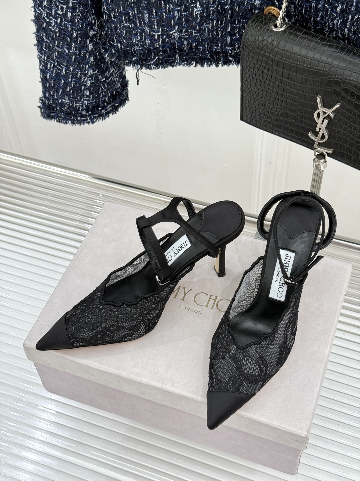 Jimmy Choo/吉米周26WF新品蕾丝金属头高跟凉鞋承袭品牌30年英伦奢雅基因这款凉鞋解锁现代女性