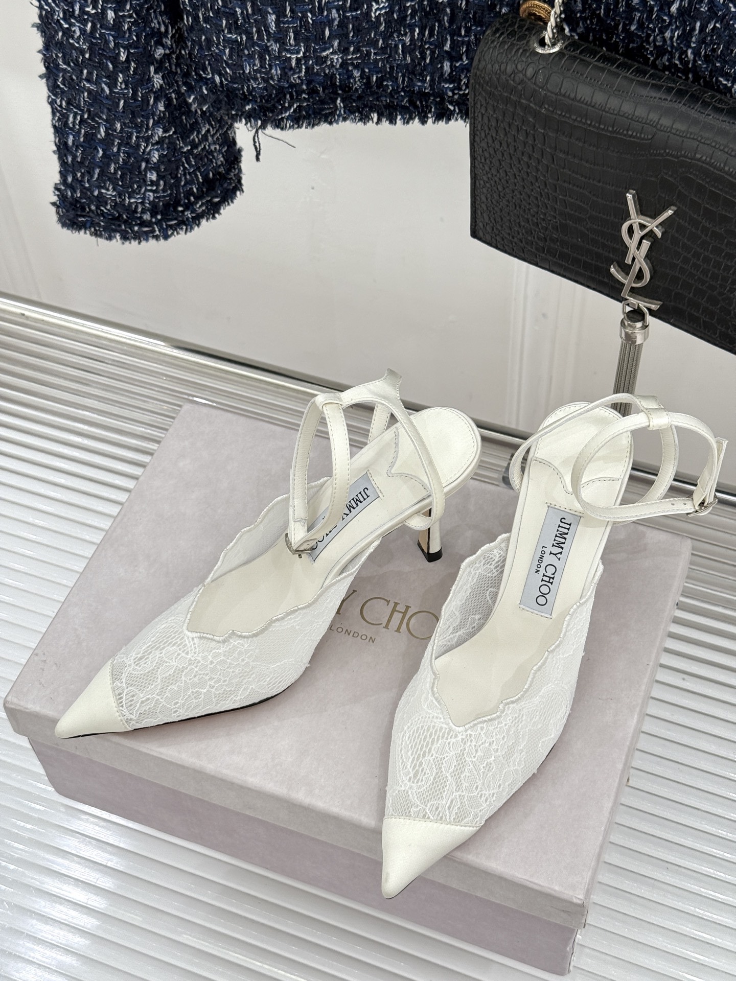 Jimmy Choo/吉米周26WF新品蕾丝金属头高跟凉鞋承袭品牌30年英伦奢雅基因这款凉鞋解锁现代女性