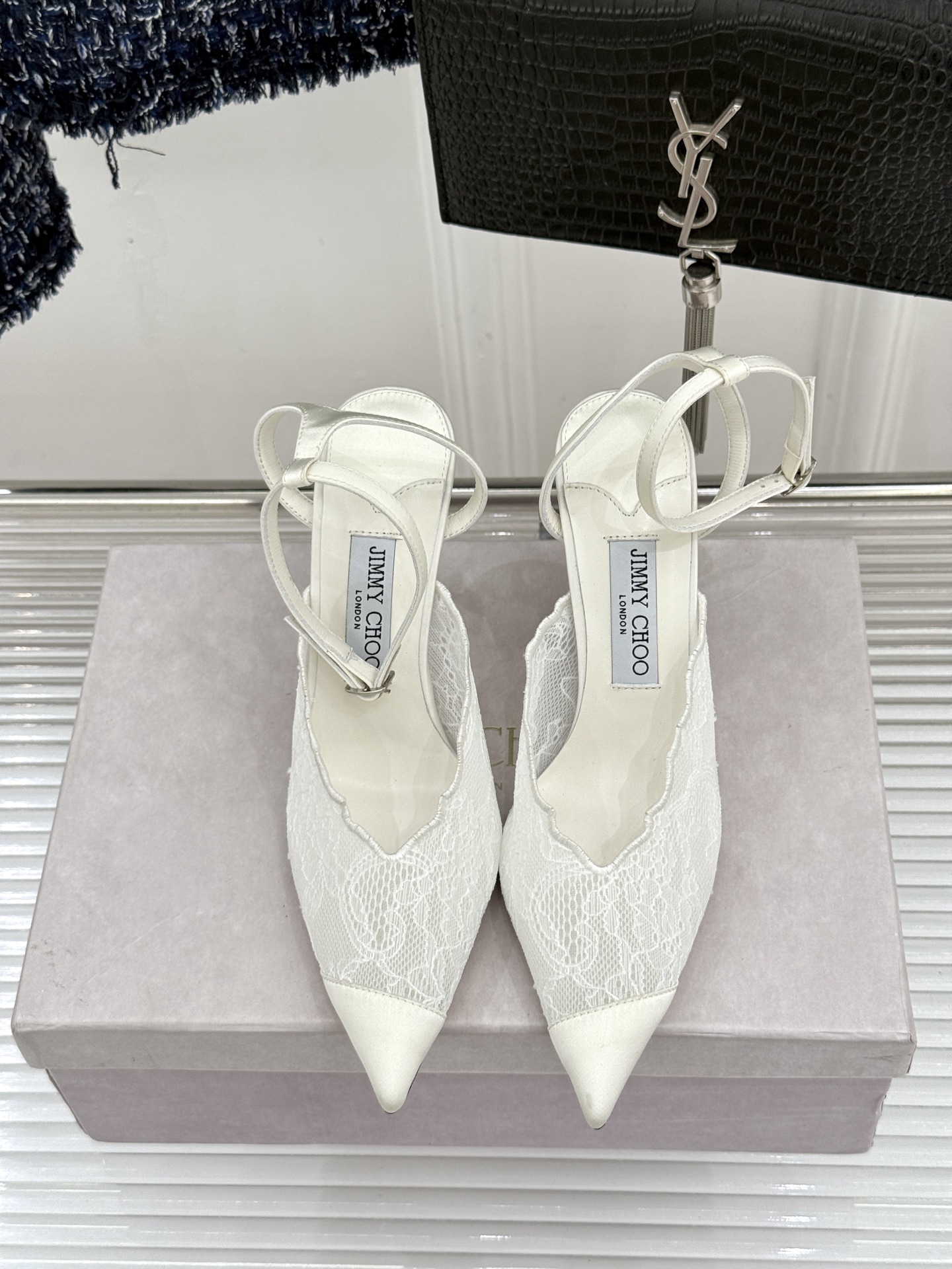 Jimmy Choo/吉米周26WF新品蕾丝金属头高跟凉鞋承袭品牌30年英伦奢雅基因这款凉鞋解锁现代女性