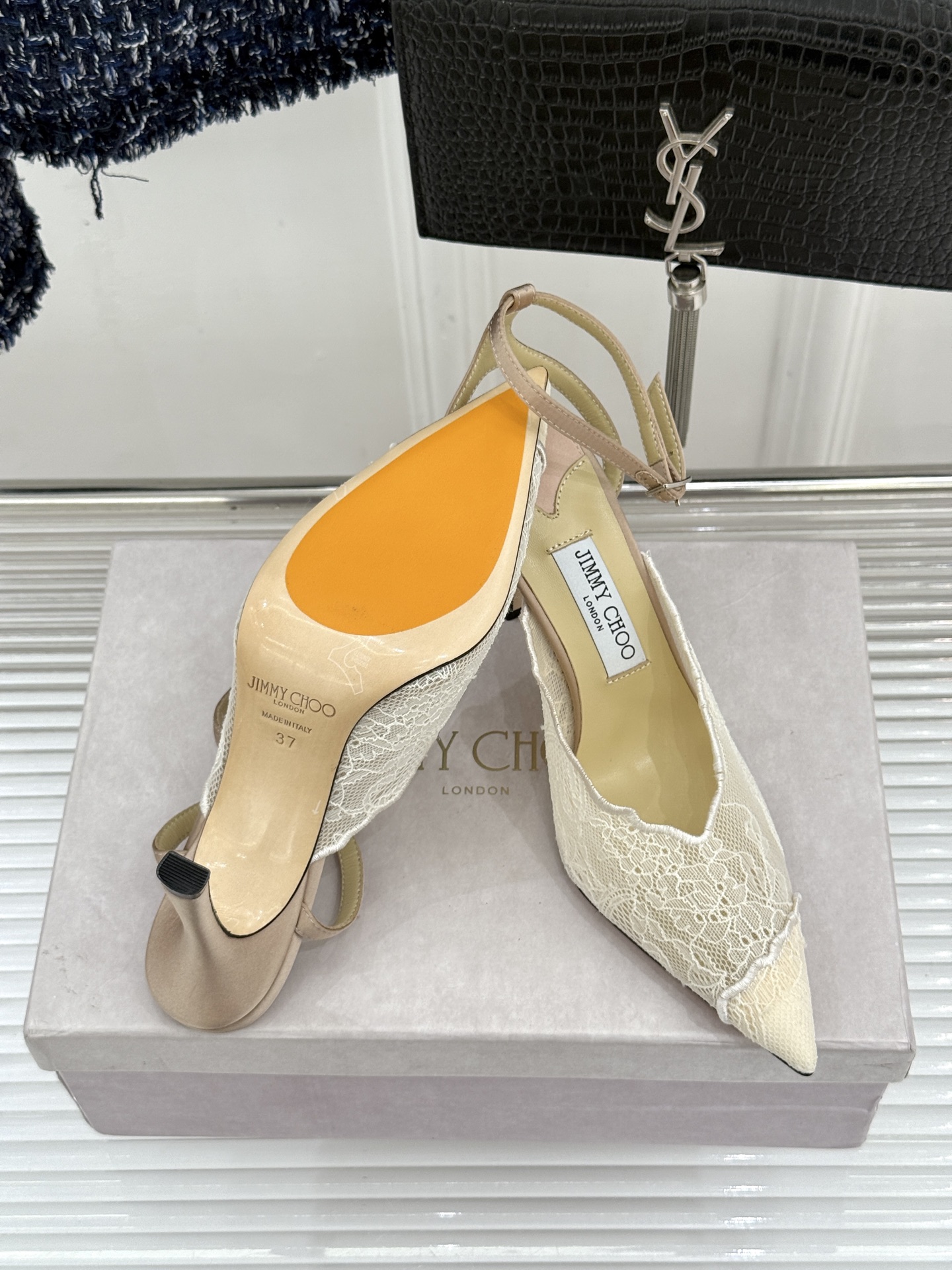 Jimmy Choo/吉米周26WF新品蕾丝金属头高跟凉鞋承袭品牌30年英伦奢雅基因这款凉鞋解锁现代女性