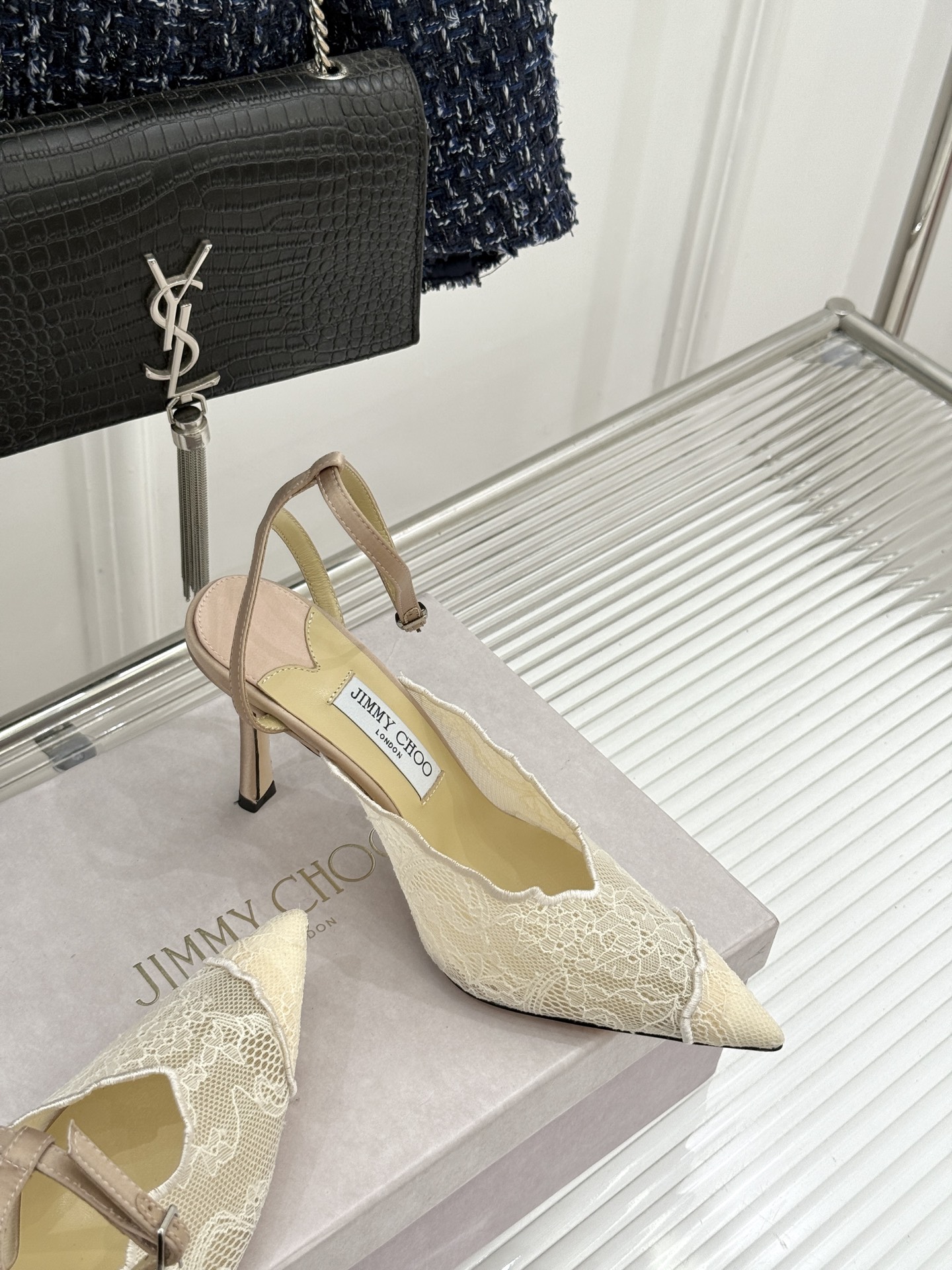 Jimmy Choo/吉米周26WF新品蕾丝金属头高跟凉鞋承袭品牌30年英伦奢雅基因这款凉鞋解锁现代女性