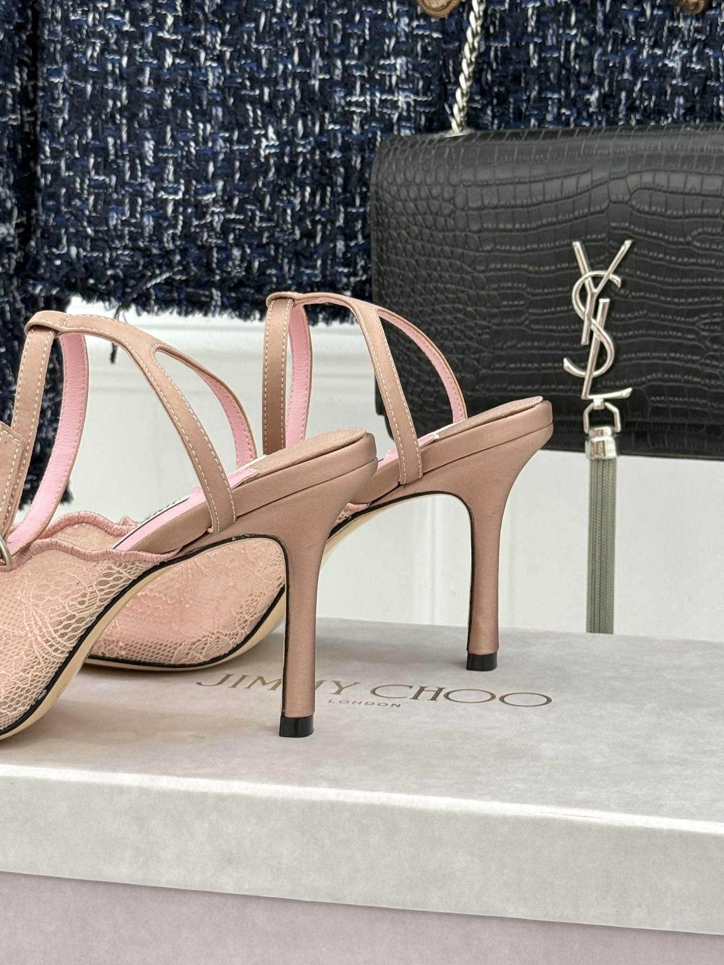 Jimmy Choo/吉米周26WF新品蕾丝金属头高跟凉鞋承袭品牌30年英伦奢雅基因这款凉鞋解锁现代女性