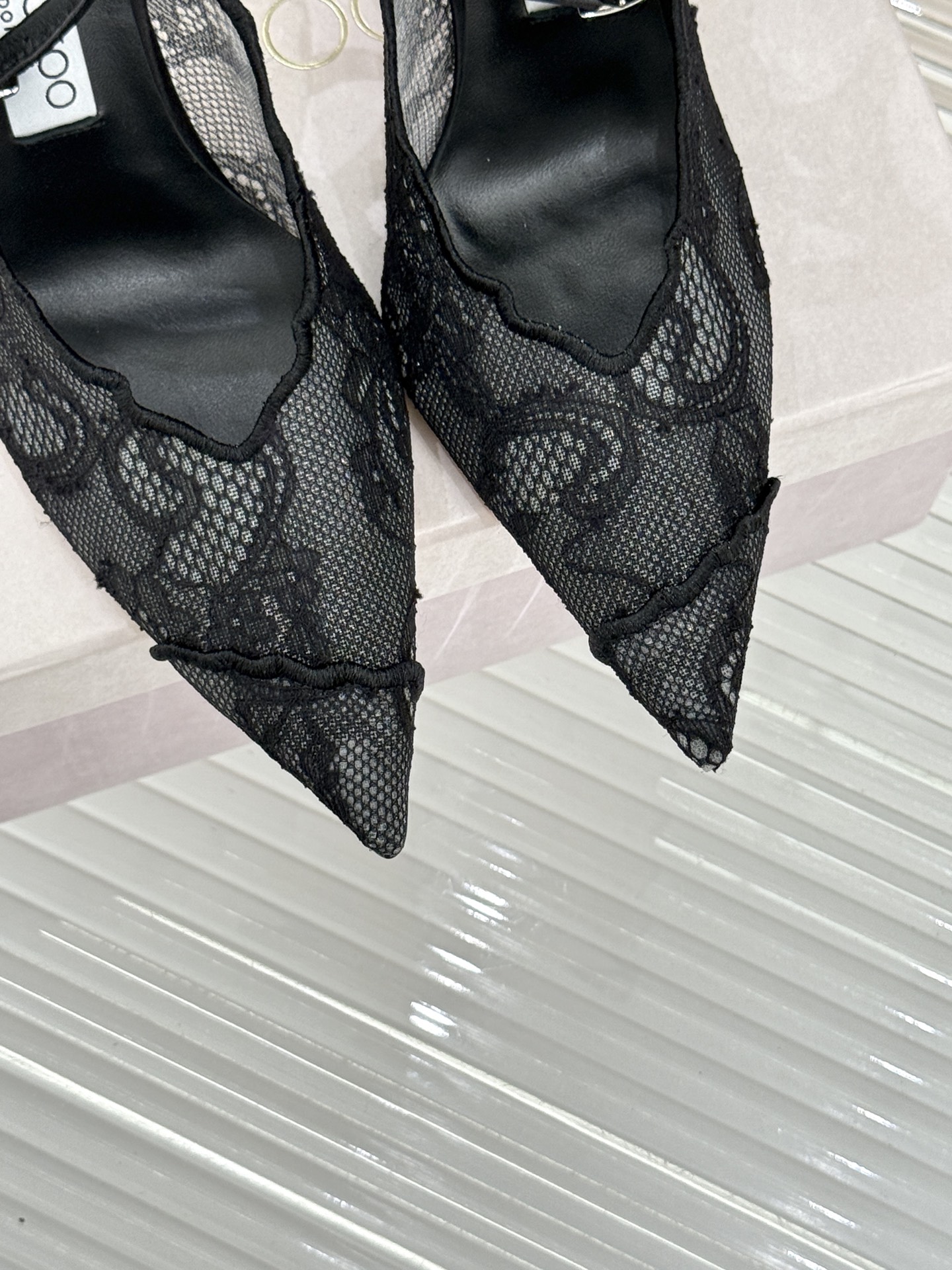 Jimmy Choo/吉米周26WF新品蕾丝金属头高跟凉鞋承袭品牌30年英伦奢雅基因这款凉鞋解锁现代女性