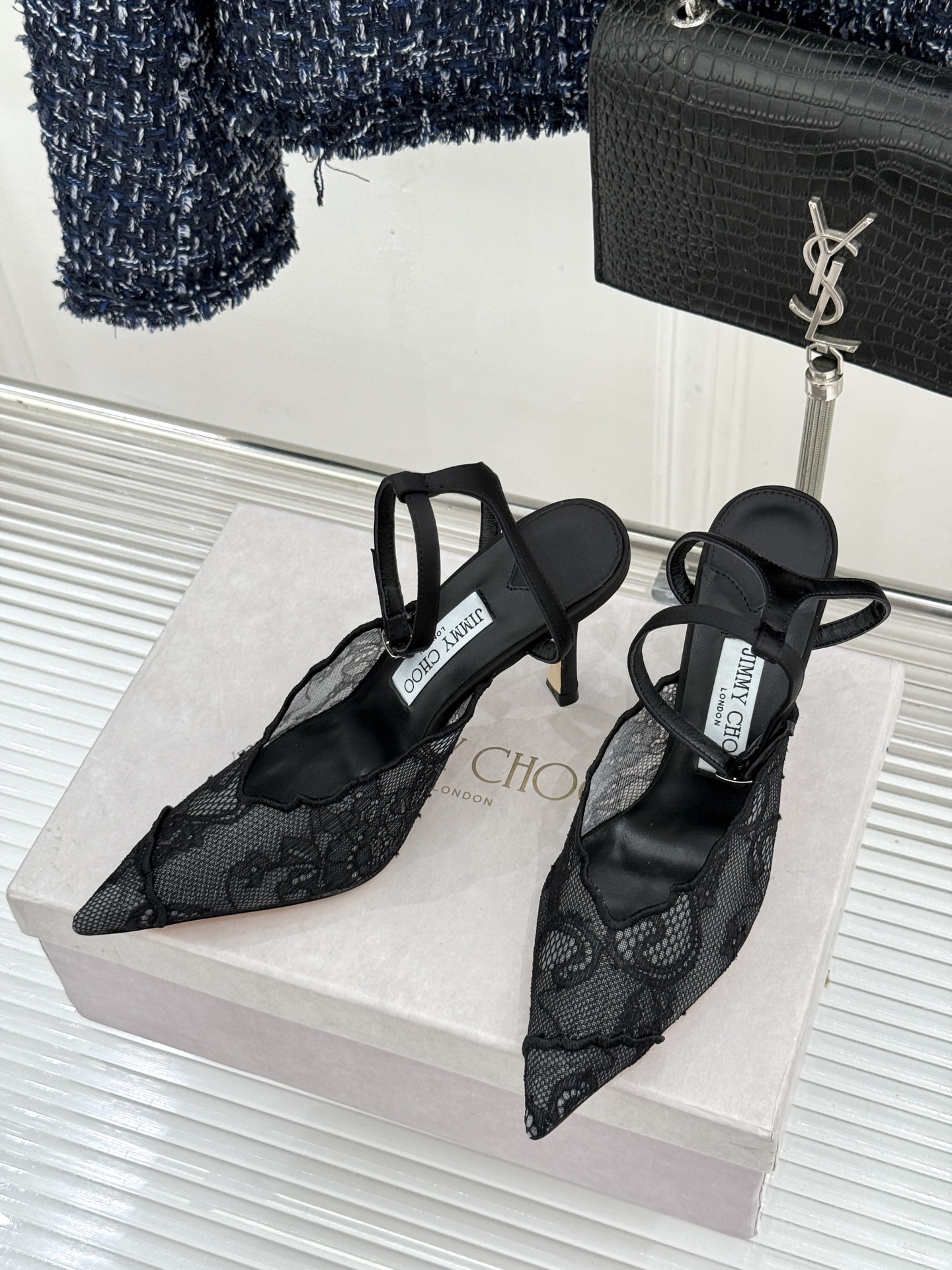 Jimmy Choo/吉米周26WF新品蕾丝金属头高跟凉鞋承袭品牌30年英伦奢雅基因这款凉鞋解锁现代女性