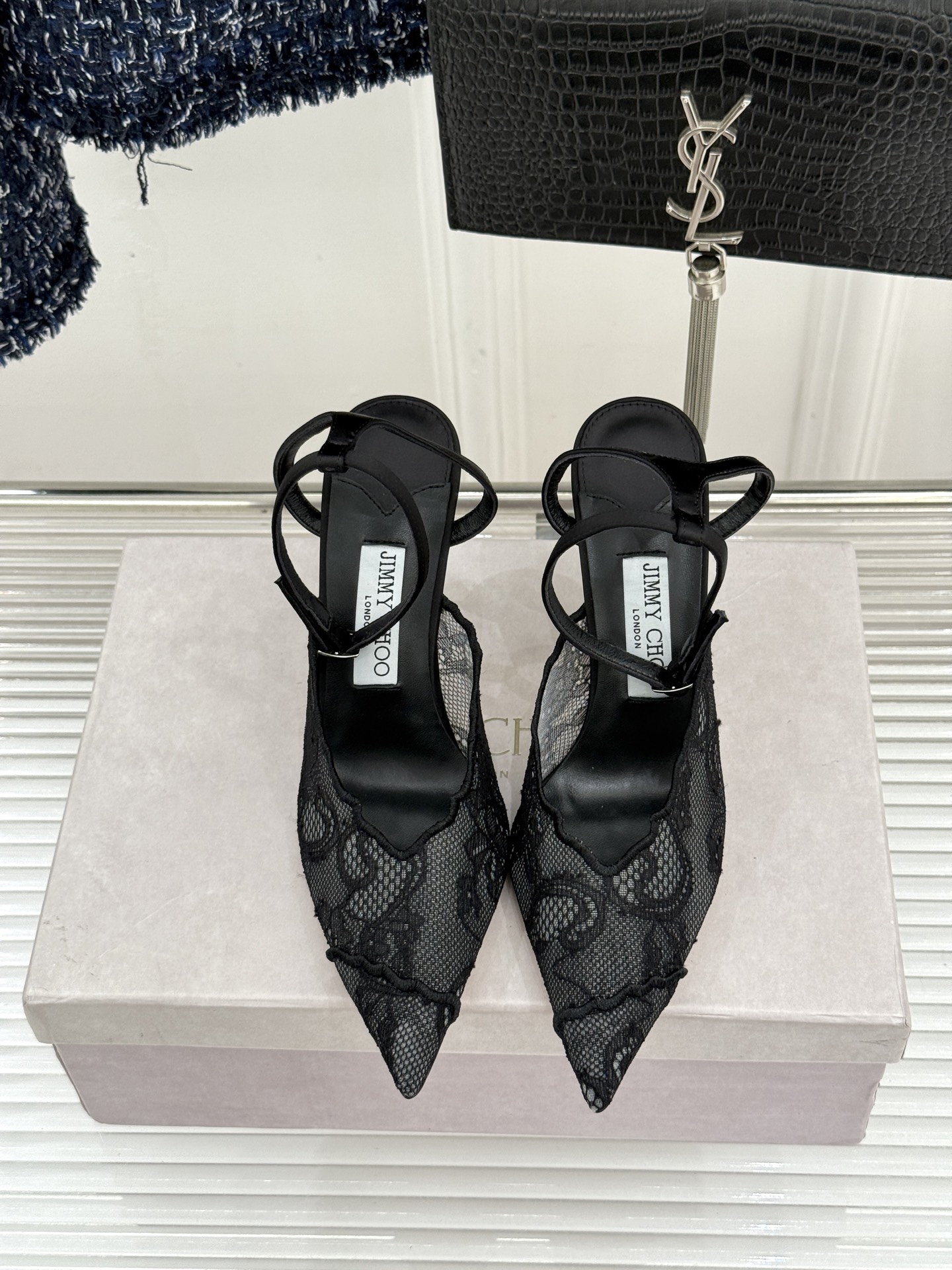 Jimmy Choo/吉米周26WF新品蕾丝金属头高跟凉鞋承袭品牌30年英伦奢雅基因这款凉鞋解锁现代女性