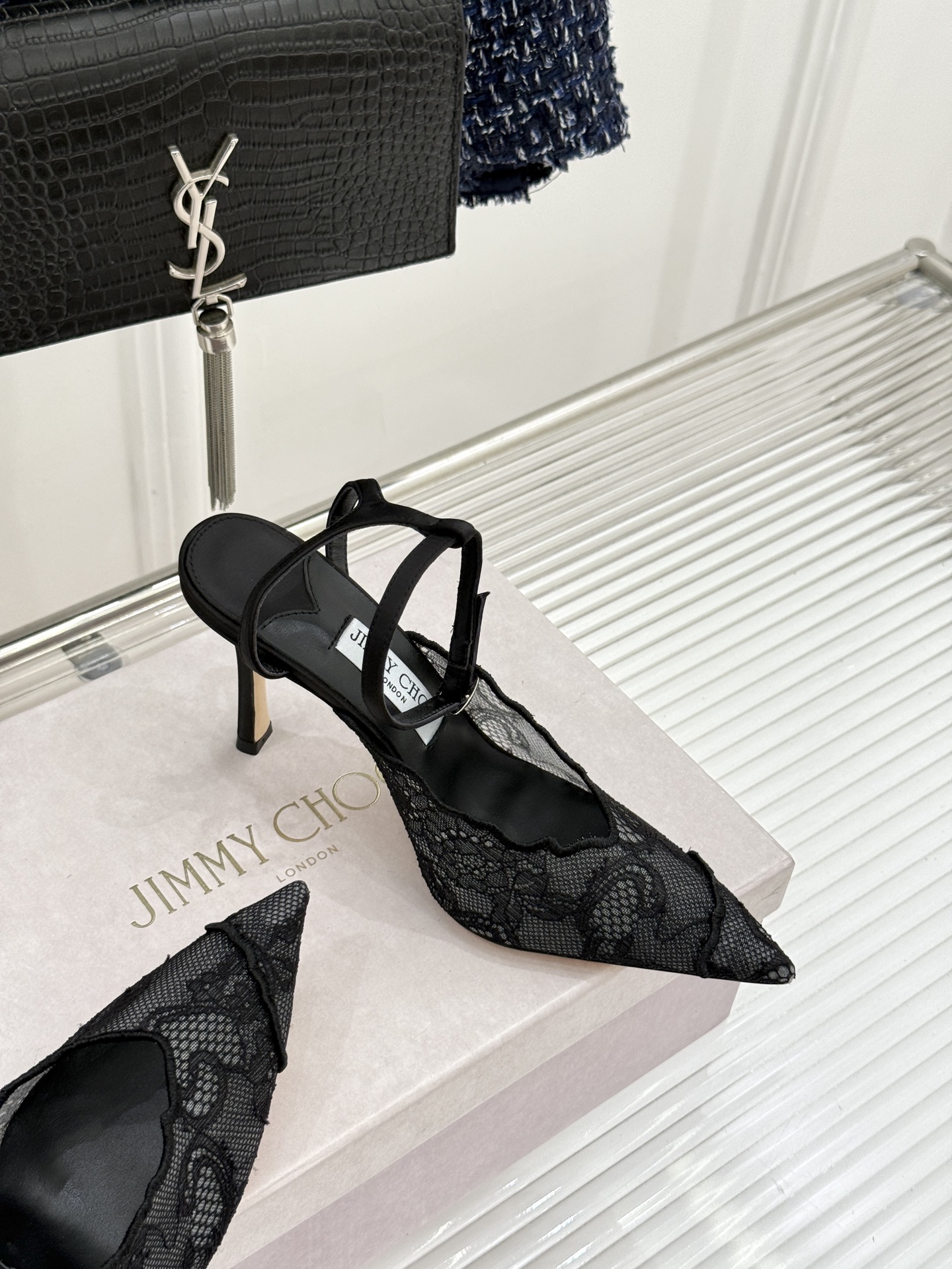 Jimmy Choo/吉米周26WF新品蕾丝金属头高跟凉鞋承袭品牌30年英伦奢雅基因这款凉鞋解锁现代女性