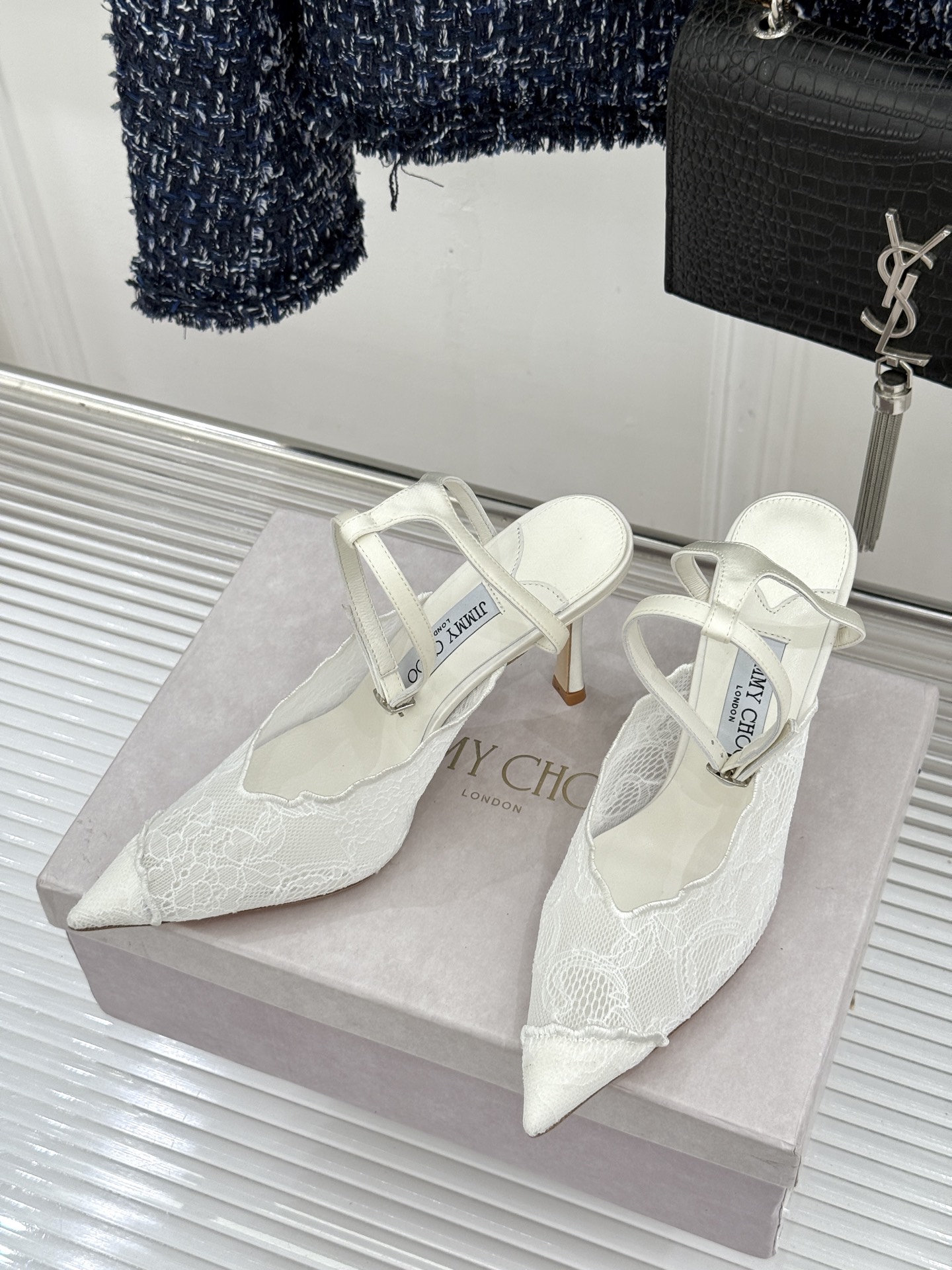 Jimmy Choo/吉米周26WF新品蕾丝金属头高跟凉鞋承袭品牌30年英伦奢雅基因这款凉鞋解锁现代女性