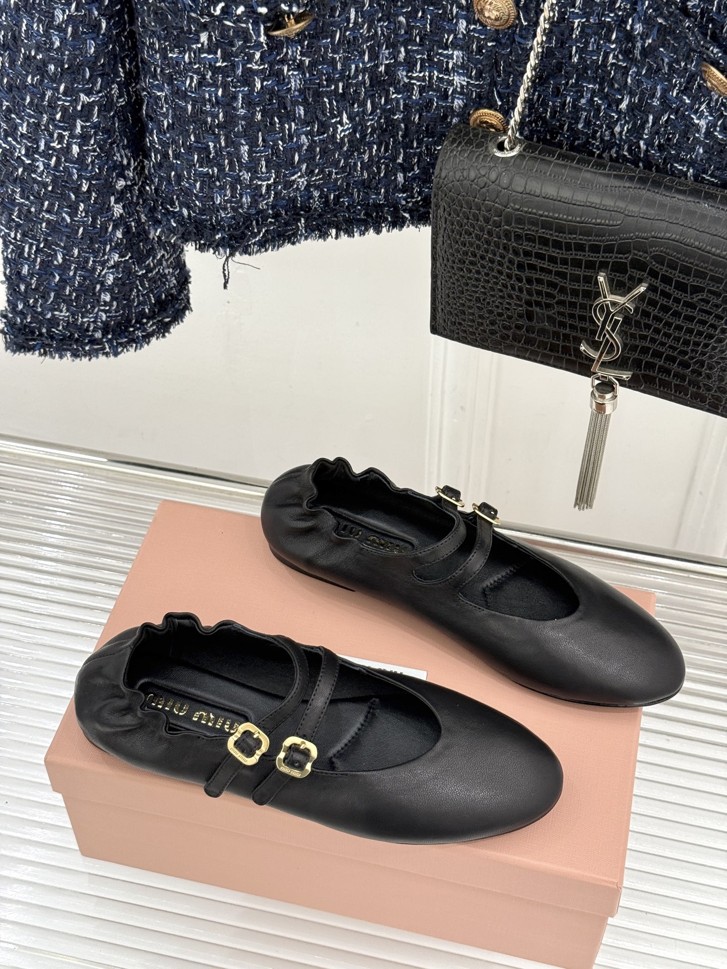 Miu Miu/缪缪26WF新品双带复古玛丽珍鞋以复古之名书写少女的甜酷诗篇。经典配色复刻法式优雅。双根