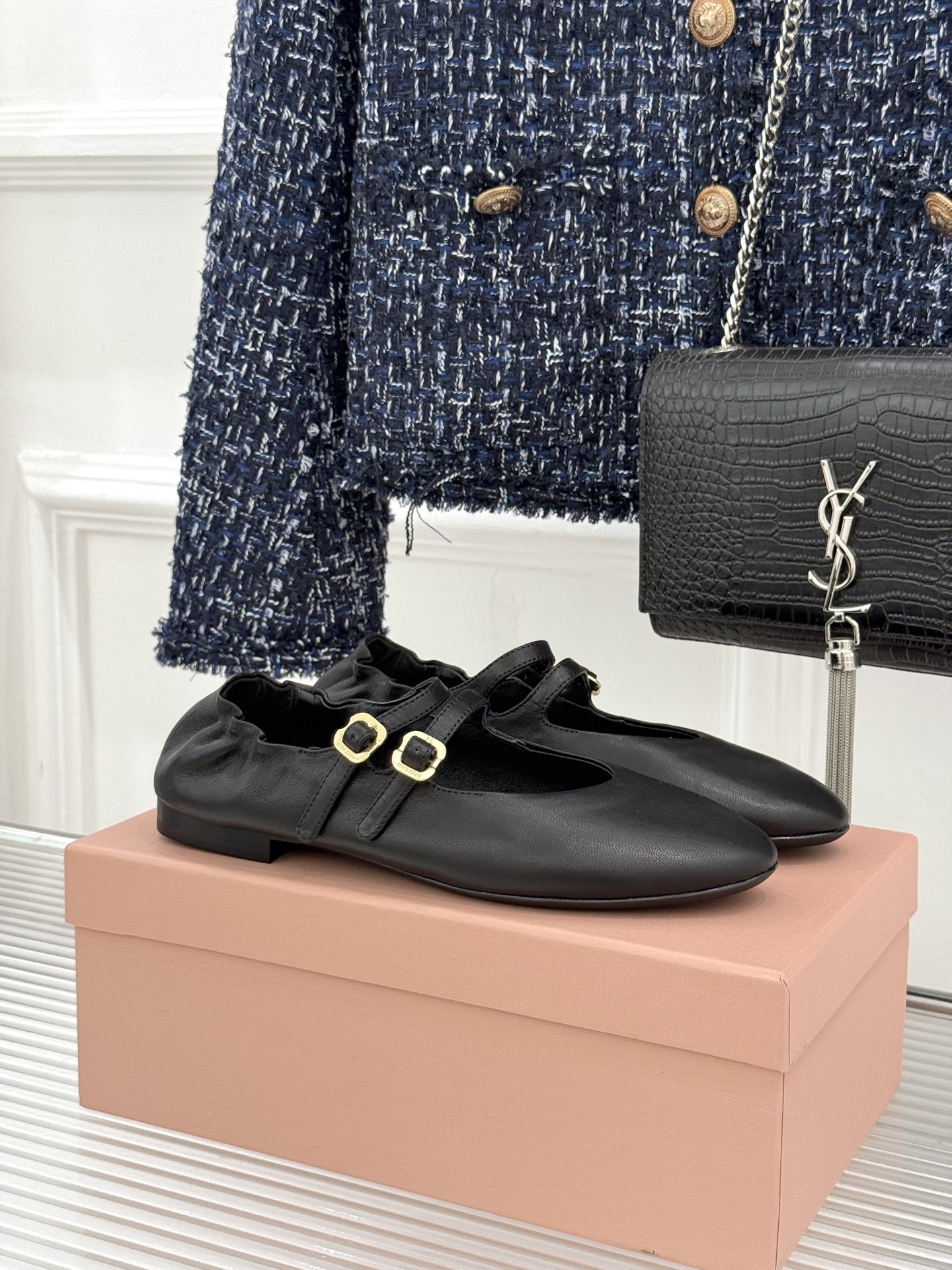 Miu Miu/缪缪26WF新品双带复古玛丽珍鞋以复古之名书写少女的甜酷诗篇。经典配色复刻法式优雅。双根