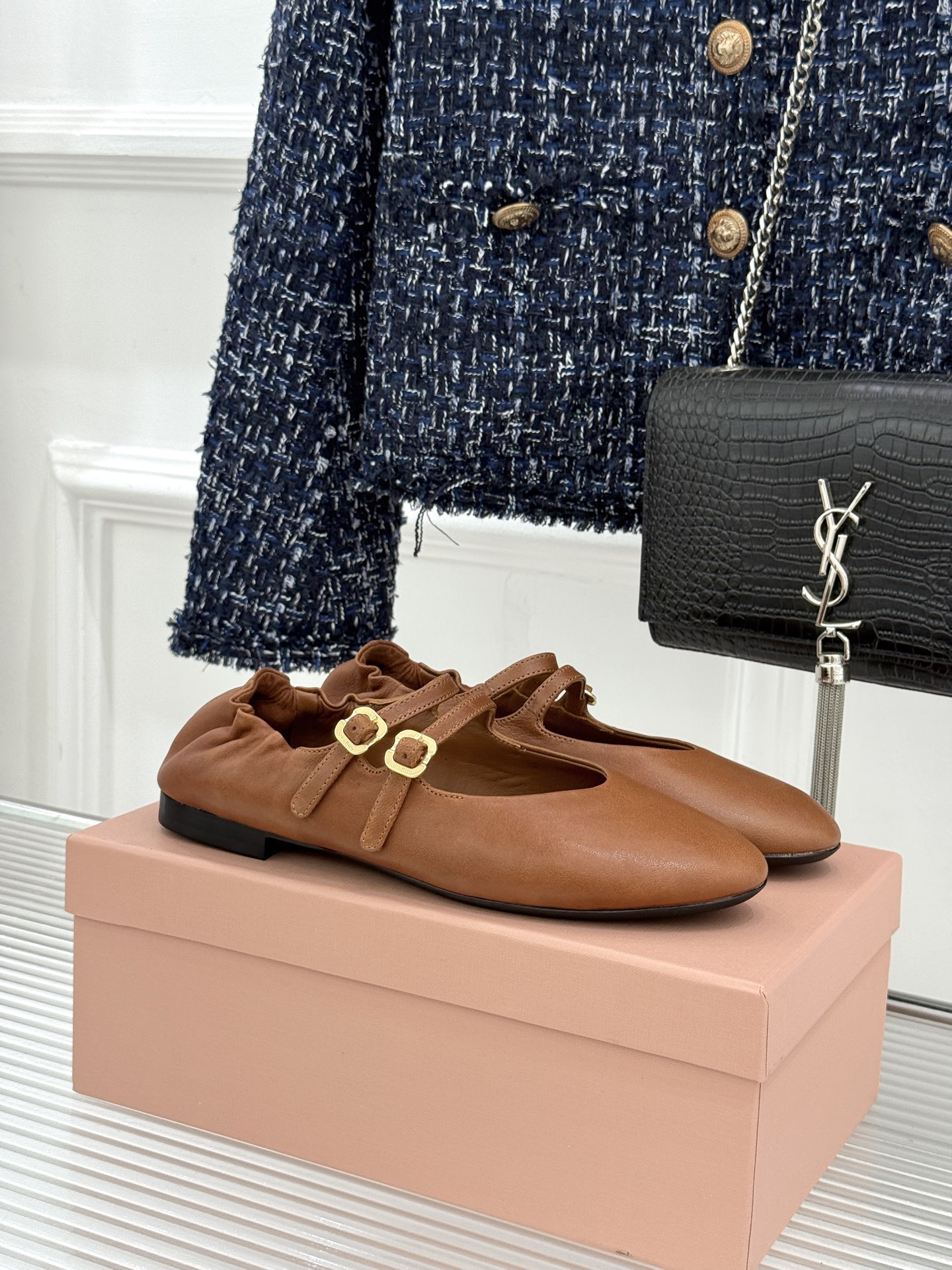 Miu Miu/缪缪26WF新品双带复古玛丽珍鞋以复古之名书写少女的甜酷诗篇。经典配色复刻法式优雅。双根