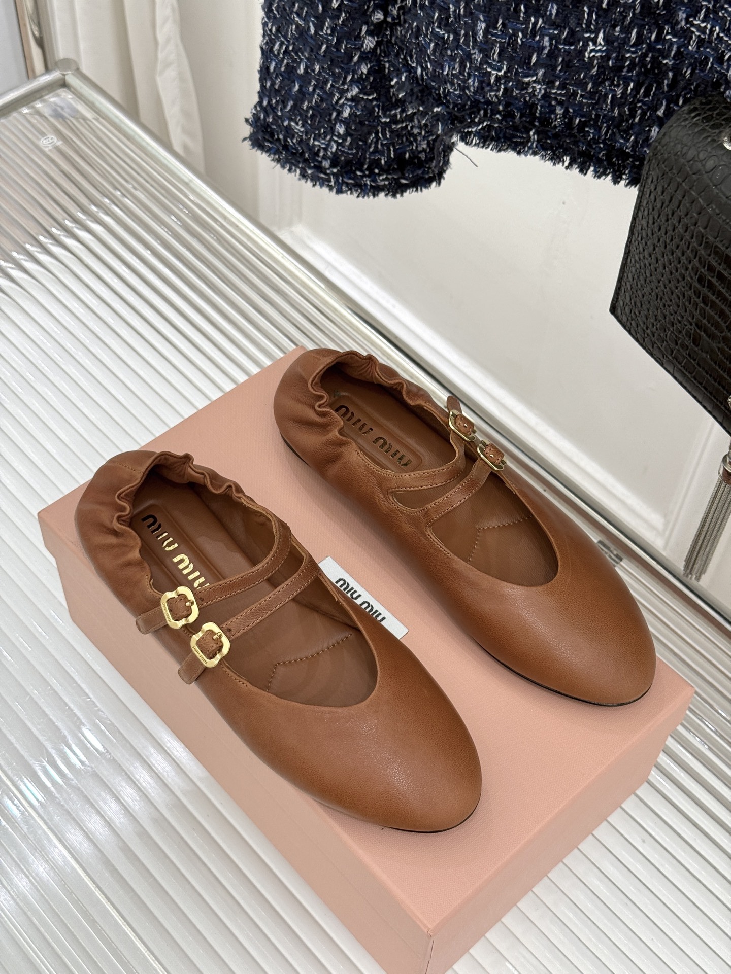 Miu Miu/缪缪26WF新品双带复古玛丽珍鞋以复古之名书写少女的甜酷诗篇。经典配色复刻法式优雅。双根