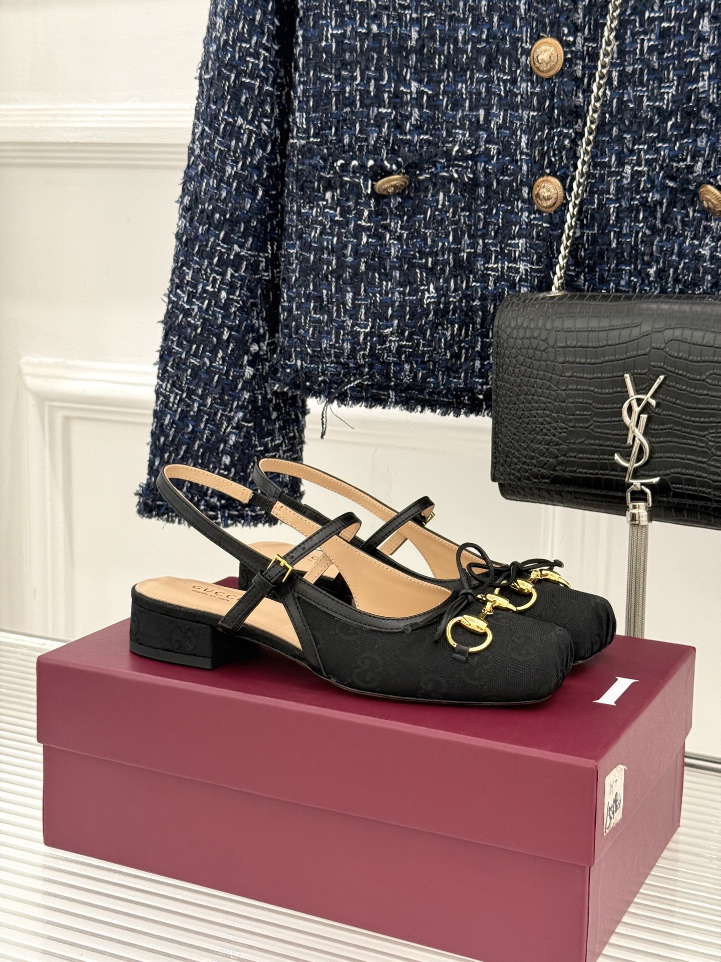 Gucci/古驰26WF新品猪鼻子蝴蝶结老花后空凉鞋复古与甜美的精妙邂逅将百年经典揉进夏日风情。标志性G