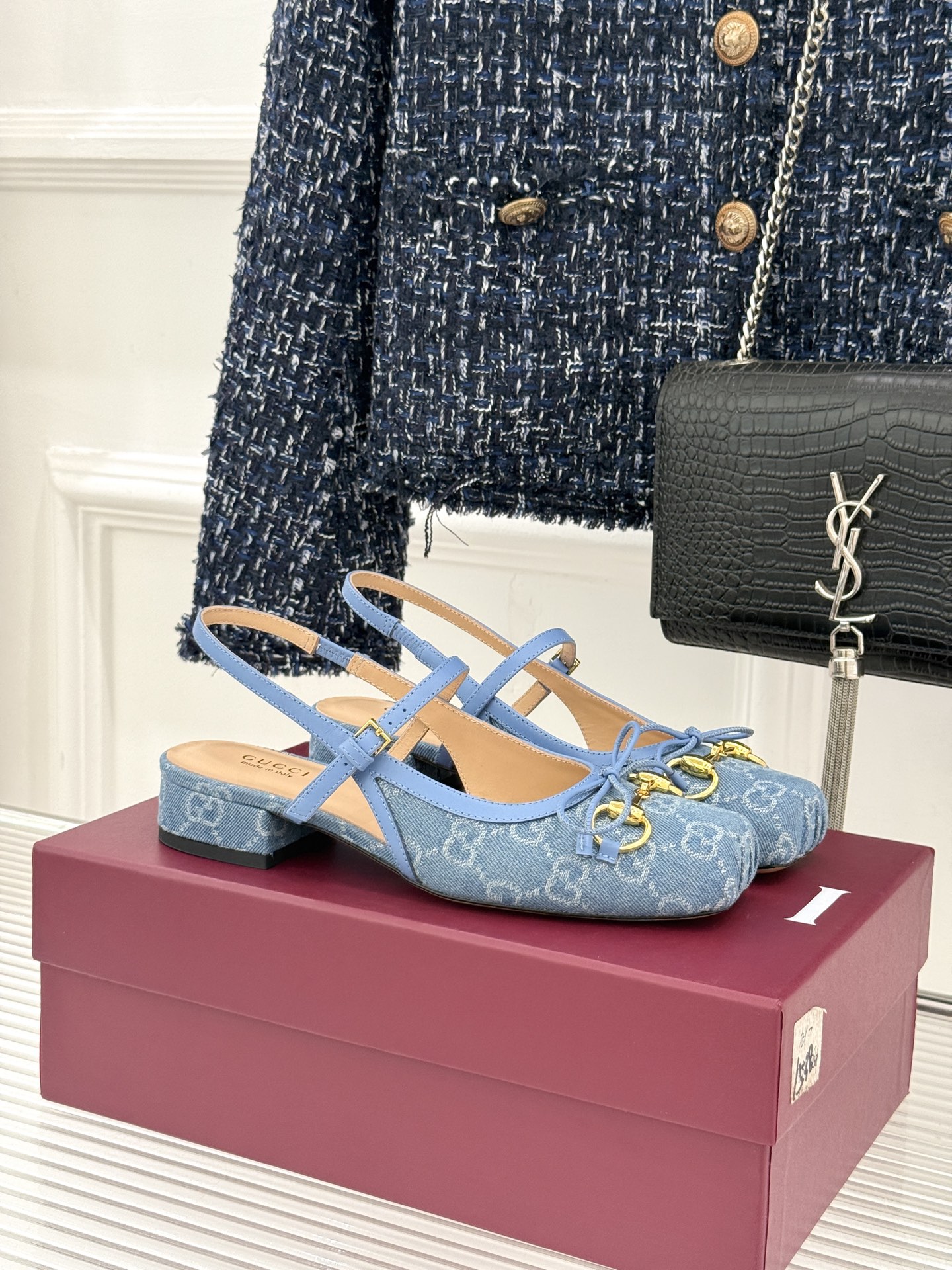 Gucci/古驰26WF新品猪鼻子蝴蝶结老花后空凉鞋复古与甜美的精妙邂逅将百年经典揉进夏日风情。标志性G