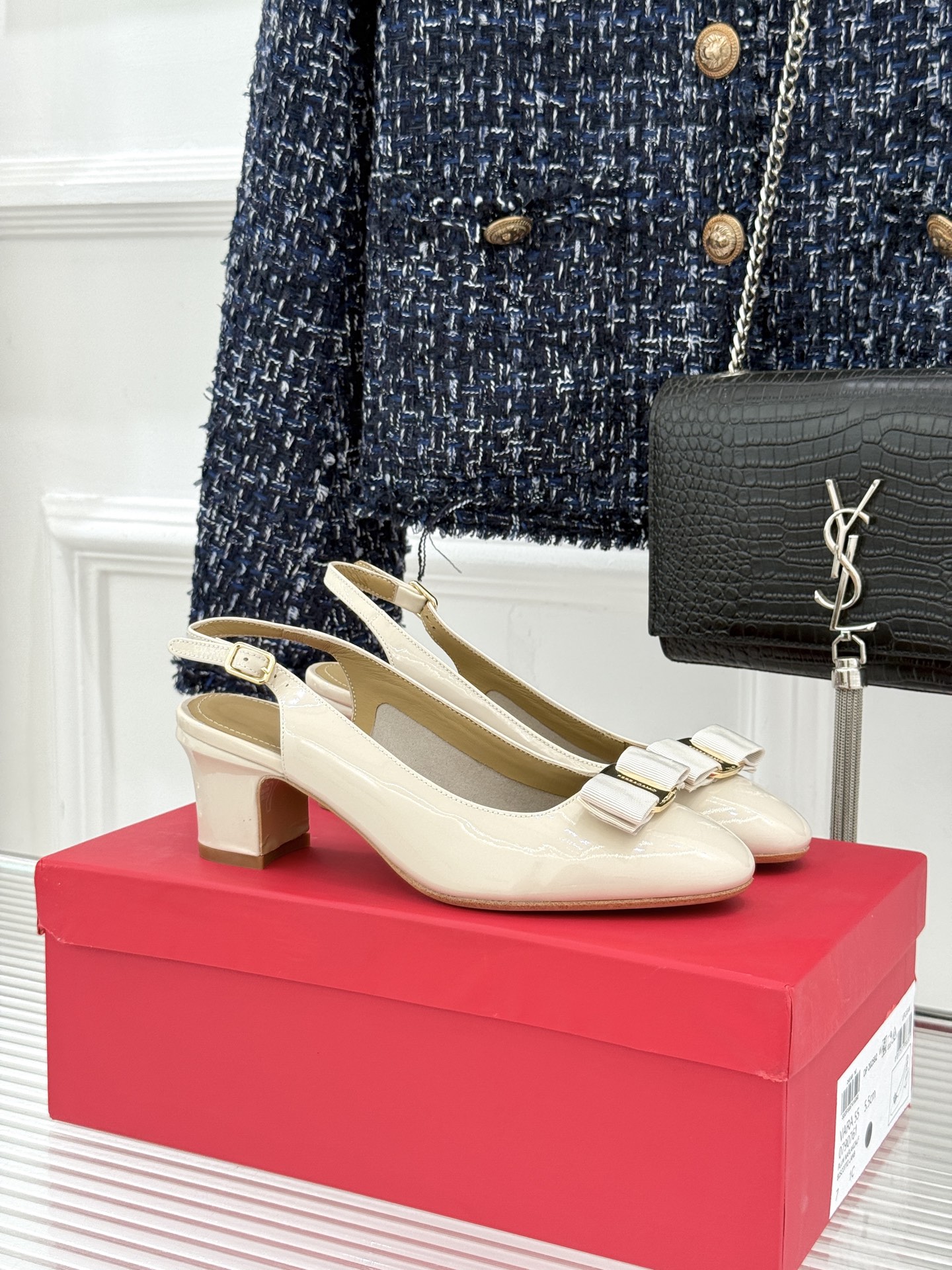 Ferragamo/菲拉格慕蝴蝶结漆皮粗跟玛丽珍鞋意大利百年匠艺重塑复古经典这双玛丽珍鞋解锁优雅多面性。