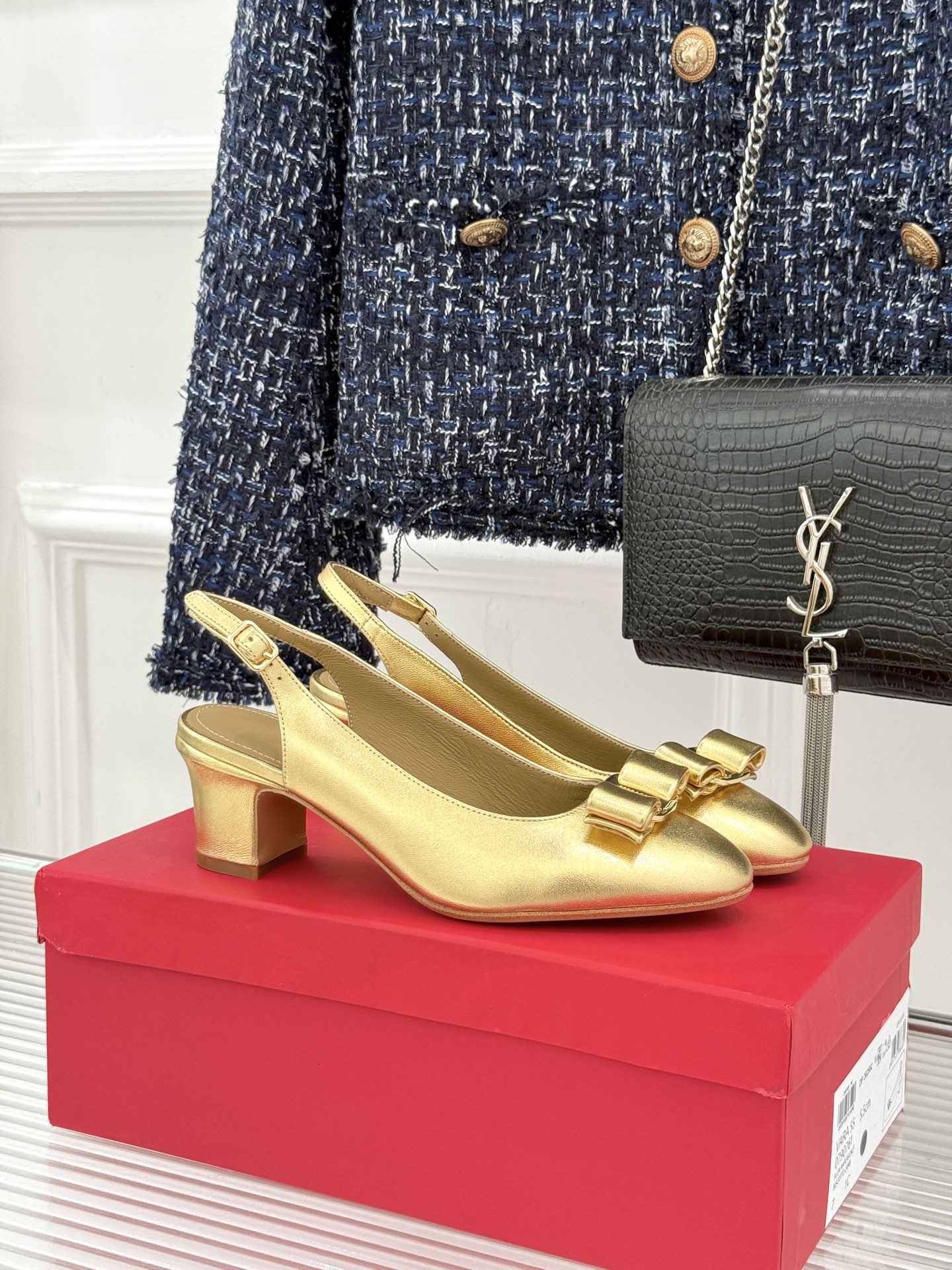 Ferragamo/菲拉格慕蝴蝶结漆皮粗跟玛丽珍鞋意大利百年匠艺重塑复古经典这双玛丽珍鞋解锁优雅多面性。