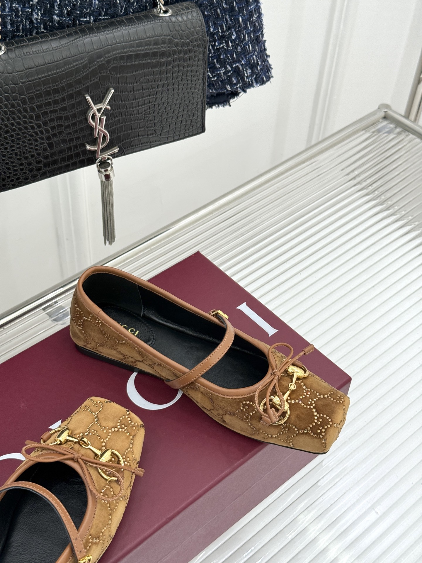 Gucci/古驰26WF新品马衔扣猪鼻子水钻蝴蝶结芭蕾舞玛丽珍鞋G家这款玛丽珍鞋以经典符号重塑优雅。圆润