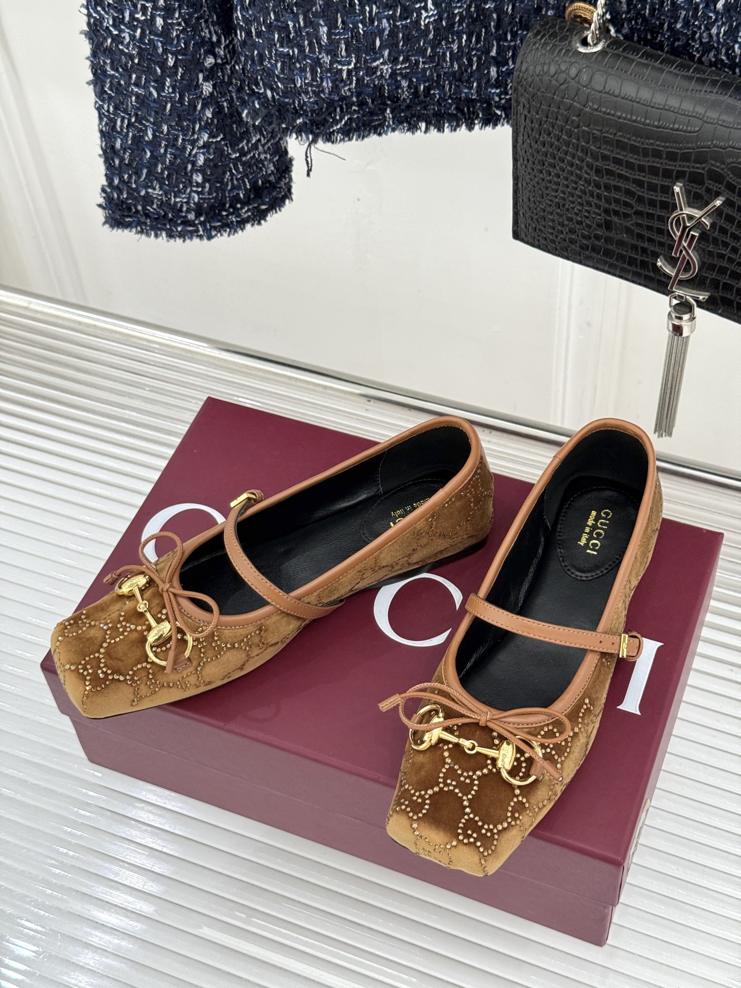 Gucci/古驰26WF新品马衔扣猪鼻子水钻蝴蝶结芭蕾舞玛丽珍鞋G家这款玛丽珍鞋以经典符号重塑优雅。圆润