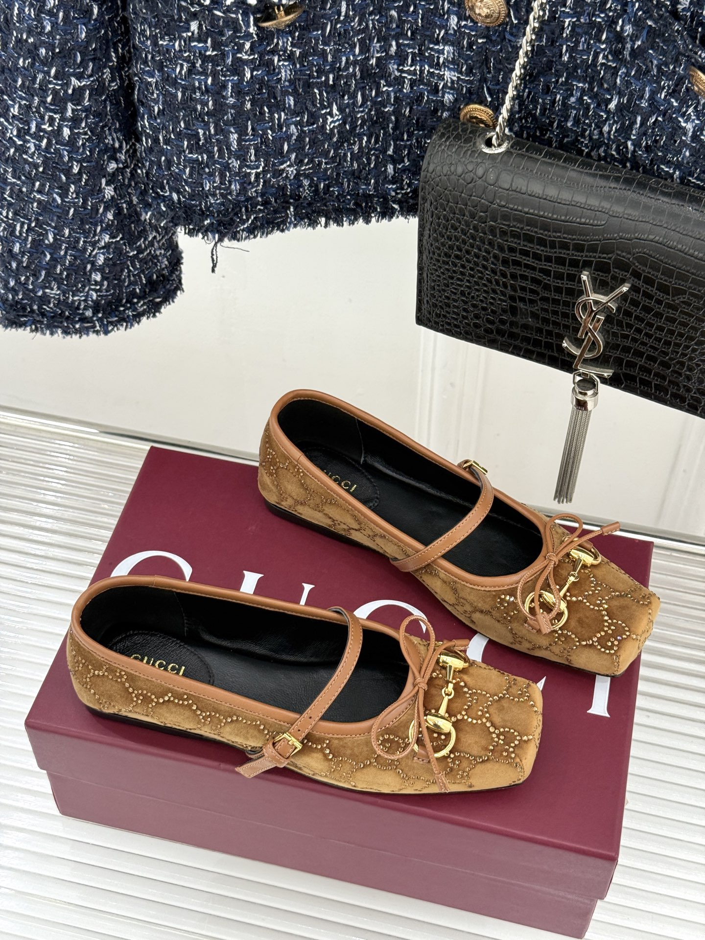 Gucci/古驰26WF新品马衔扣猪鼻子水钻蝴蝶结芭蕾舞玛丽珍鞋G家这款玛丽珍鞋以经典符号重塑优雅。圆润