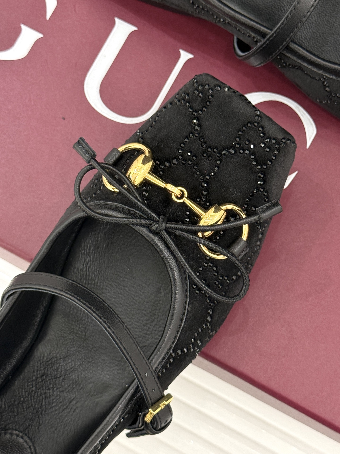 Gucci/古驰26WF新品马衔扣猪鼻子水钻蝴蝶结芭蕾舞玛丽珍鞋G家这款玛丽珍鞋以经典符号重塑优雅。圆润