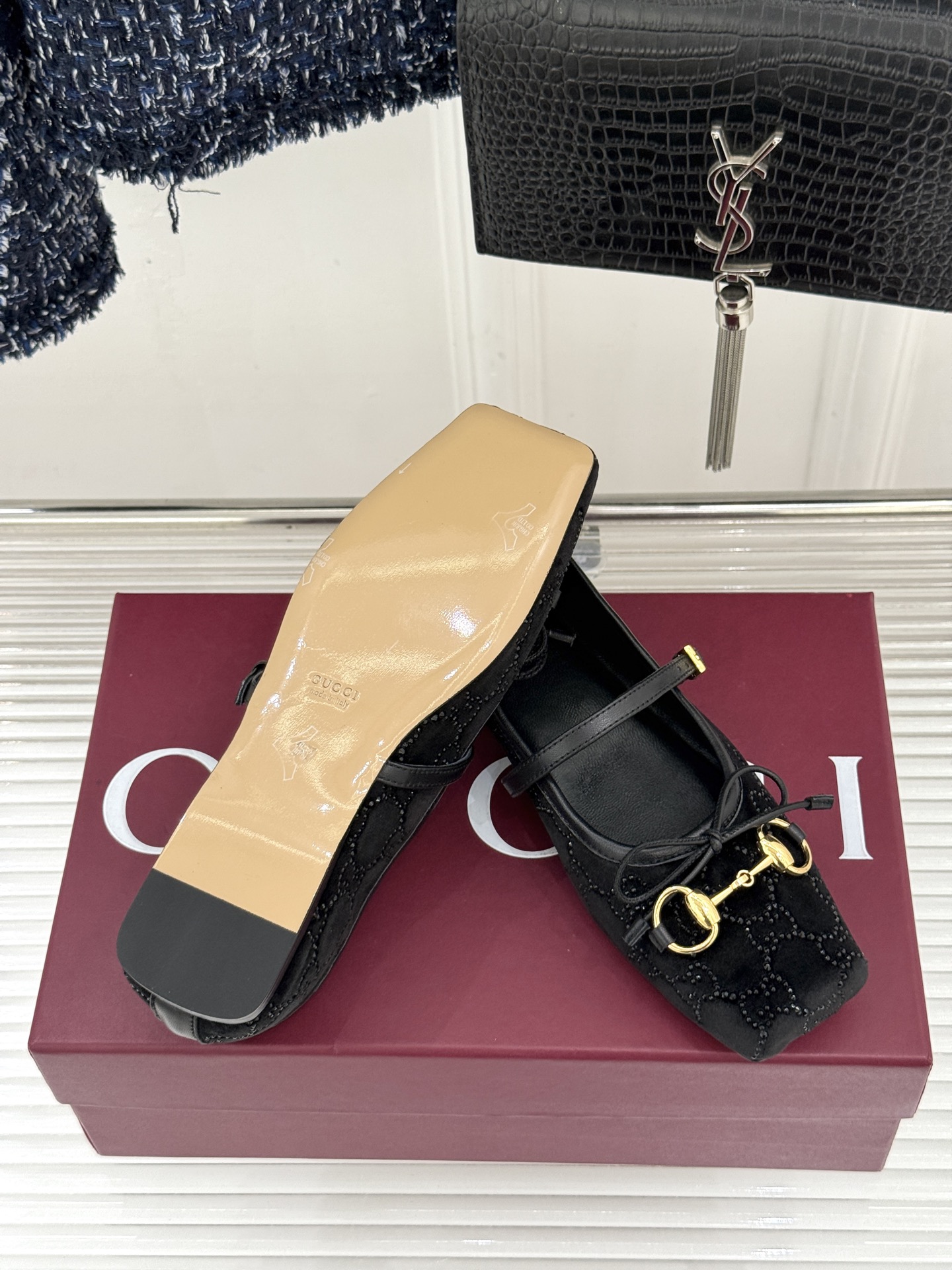 Gucci/古驰26WF新品马衔扣猪鼻子水钻蝴蝶结芭蕾舞玛丽珍鞋G家这款玛丽珍鞋以经典符号重塑优雅。圆润