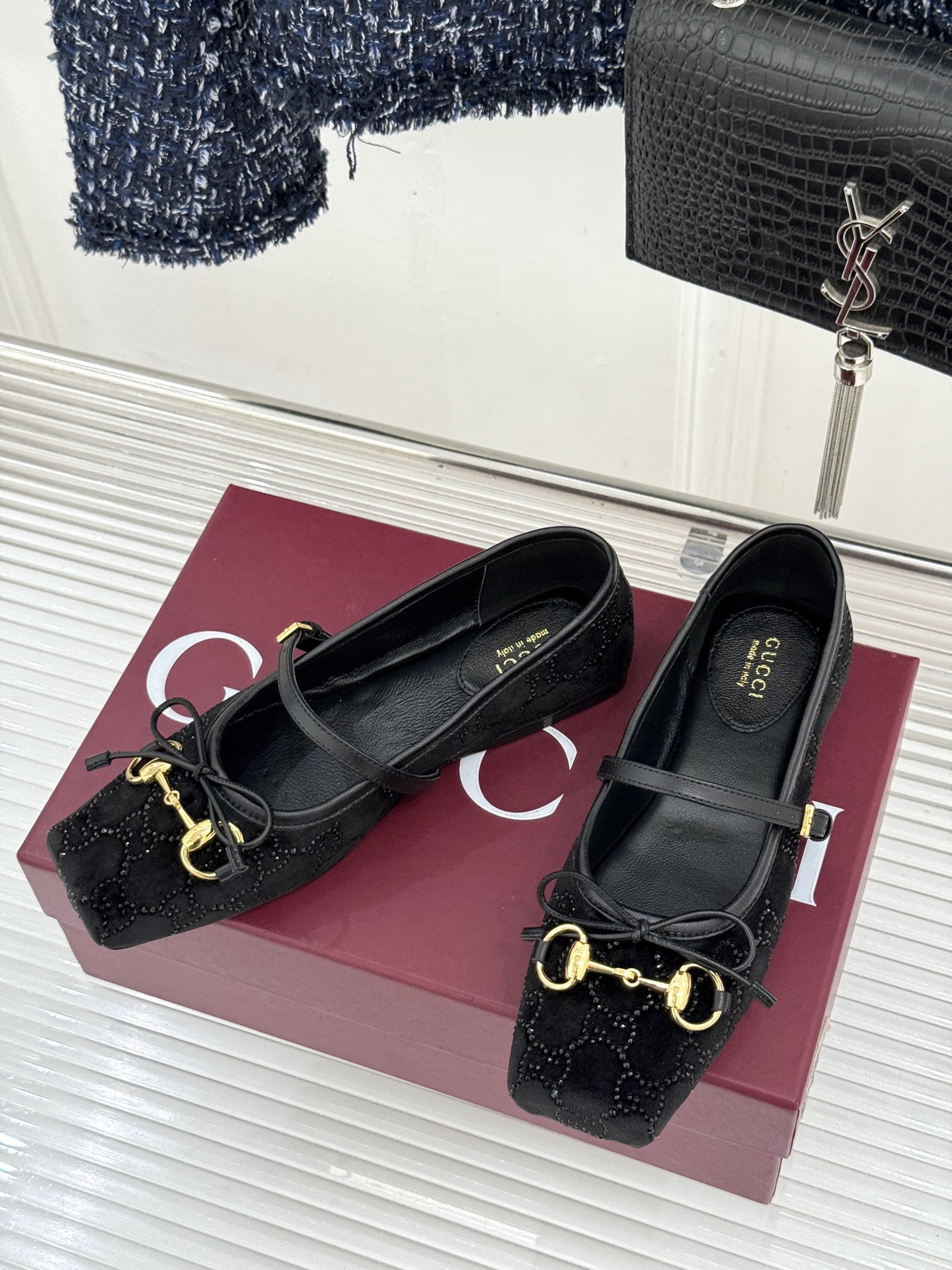 Gucci/古驰26WF新品马衔扣猪鼻子水钻蝴蝶结芭蕾舞玛丽珍鞋G家这款玛丽珍鞋以经典符号重塑优雅。圆润