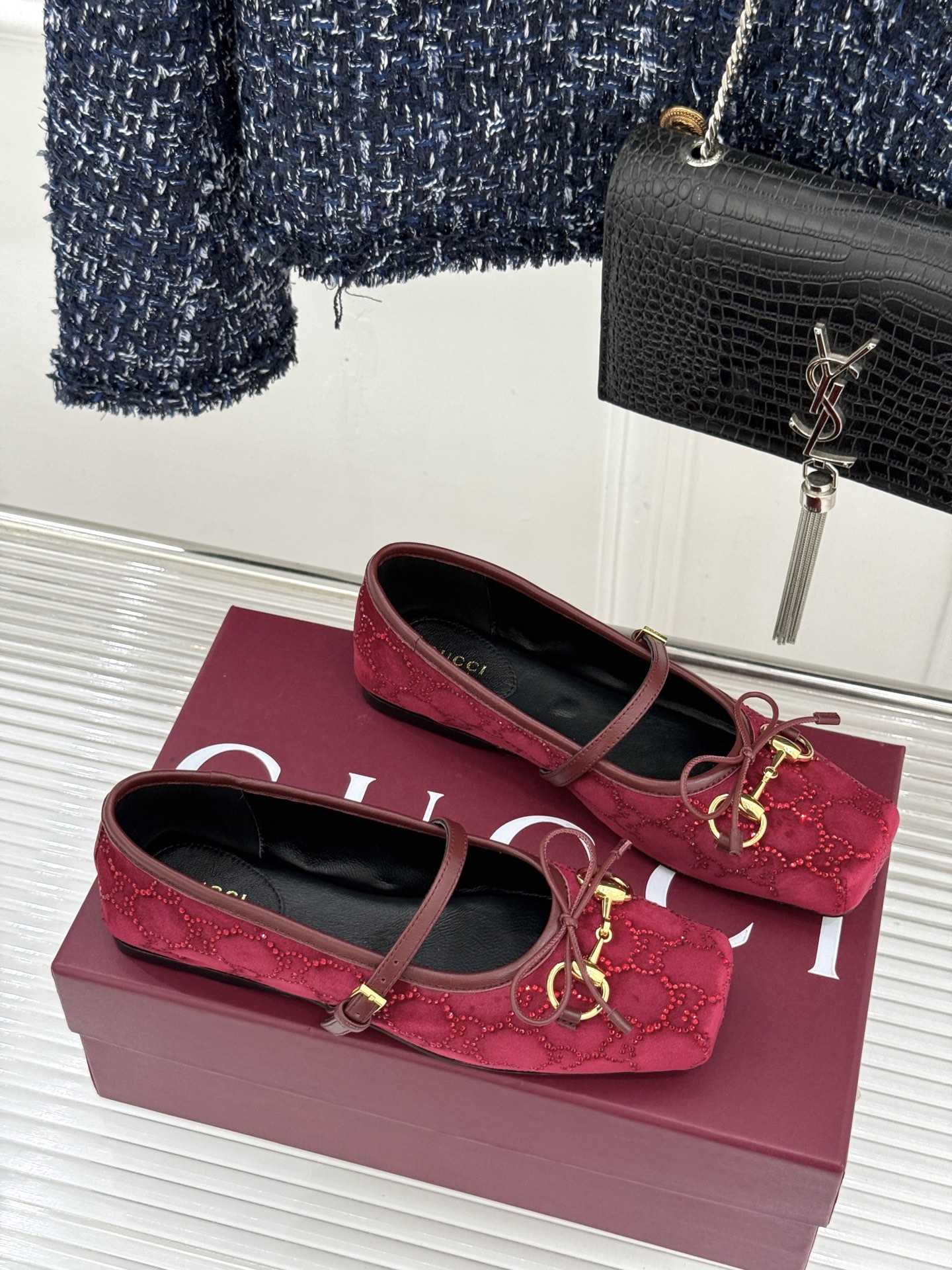 Gucci/古驰26WF新品马衔扣猪鼻子水钻蝴蝶结芭蕾舞玛丽珍鞋G家这款玛丽珍鞋以经典符号重塑优雅。圆润