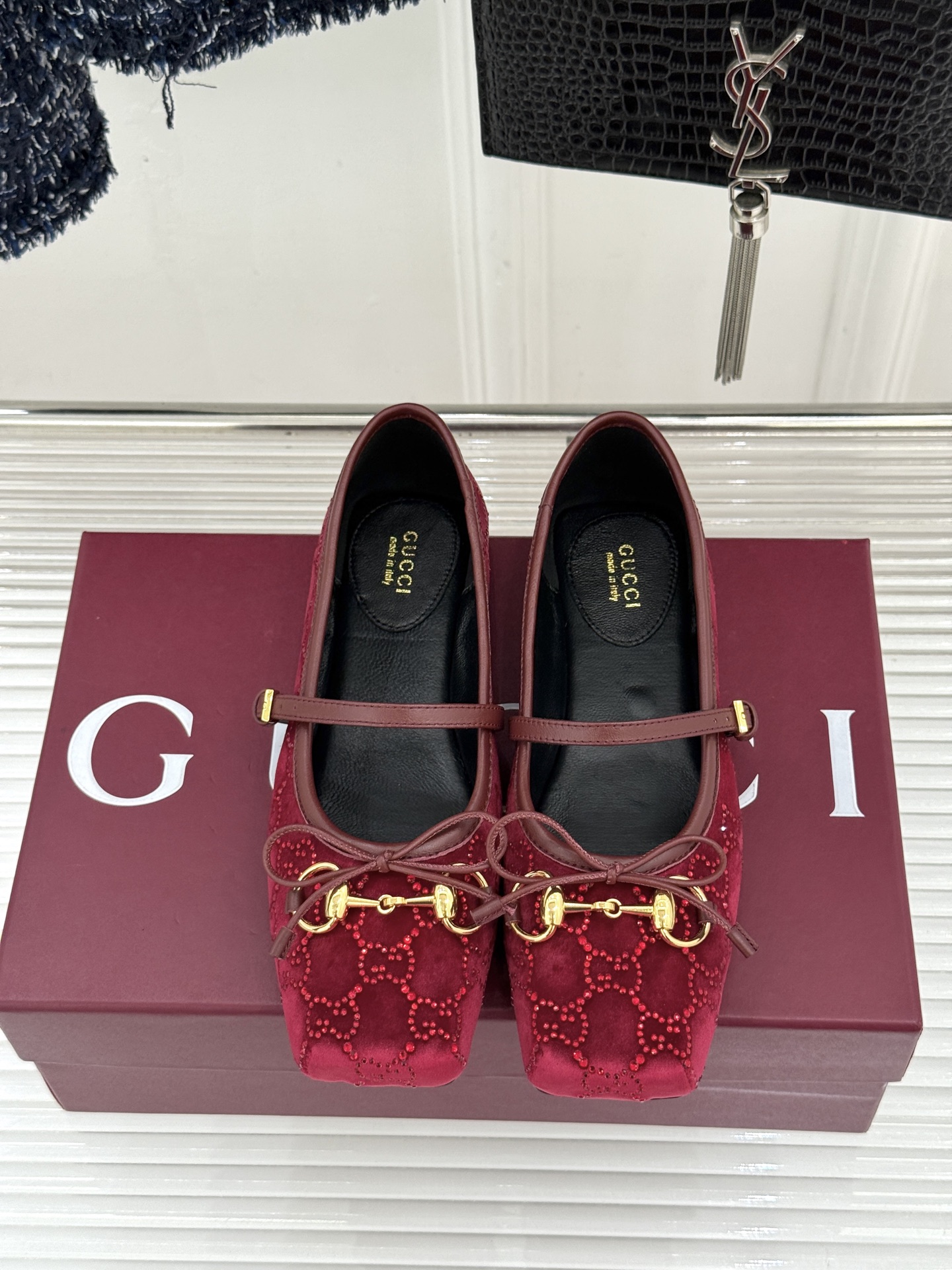 Gucci/古驰26WF新品马衔扣猪鼻子水钻蝴蝶结芭蕾舞玛丽珍鞋G家这款玛丽珍鞋以经典符号重塑优雅。圆润