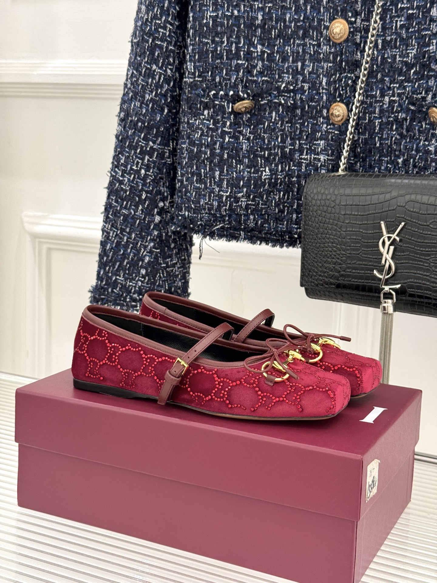 Gucci/古驰26WF新品马衔扣猪鼻子水钻蝴蝶结芭蕾舞玛丽珍鞋G家这款玛丽珍鞋以经典符号重塑优雅。圆润