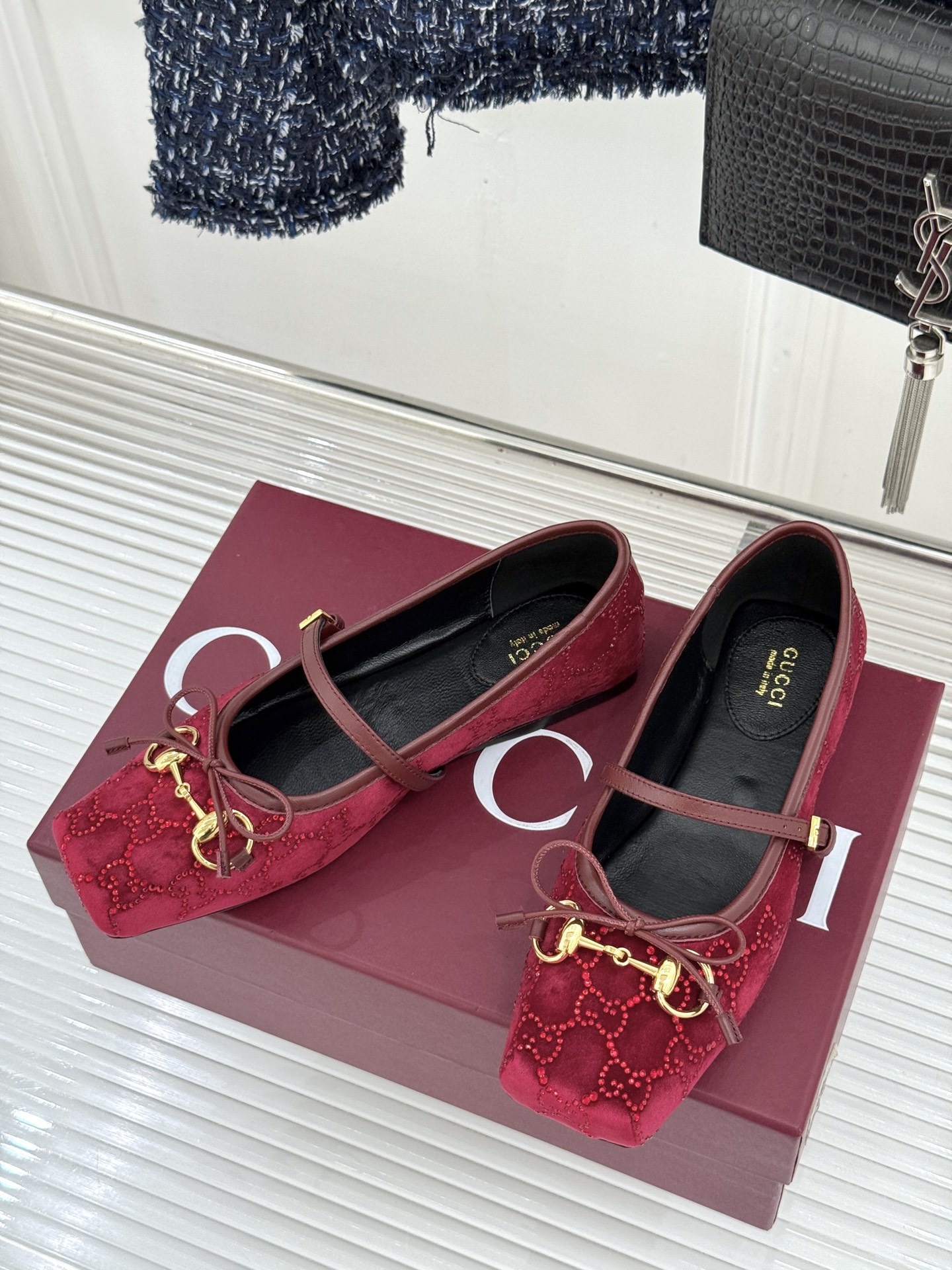 Gucci/古驰26WF新品马衔扣猪鼻子水钻蝴蝶结芭蕾舞玛丽珍鞋G家这款玛丽珍鞋以经典符号重塑优雅。圆润