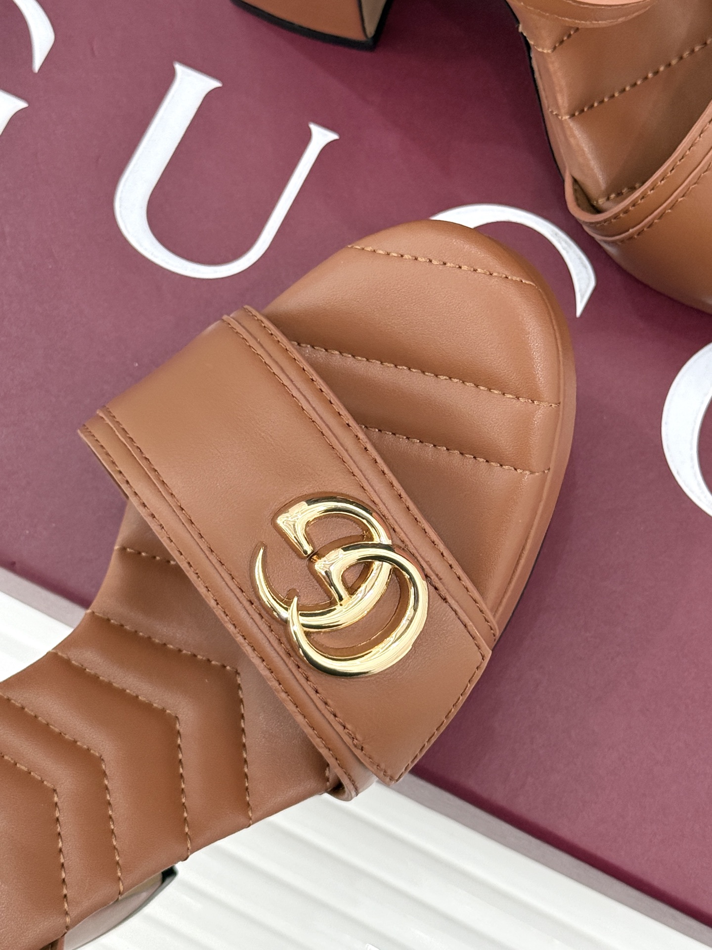 Gucci/古驰 26WF新品金属双G一字带防水台高跟凉鞋G家以复古奢潮重塑夏日高跟将品牌经典与摩登气场