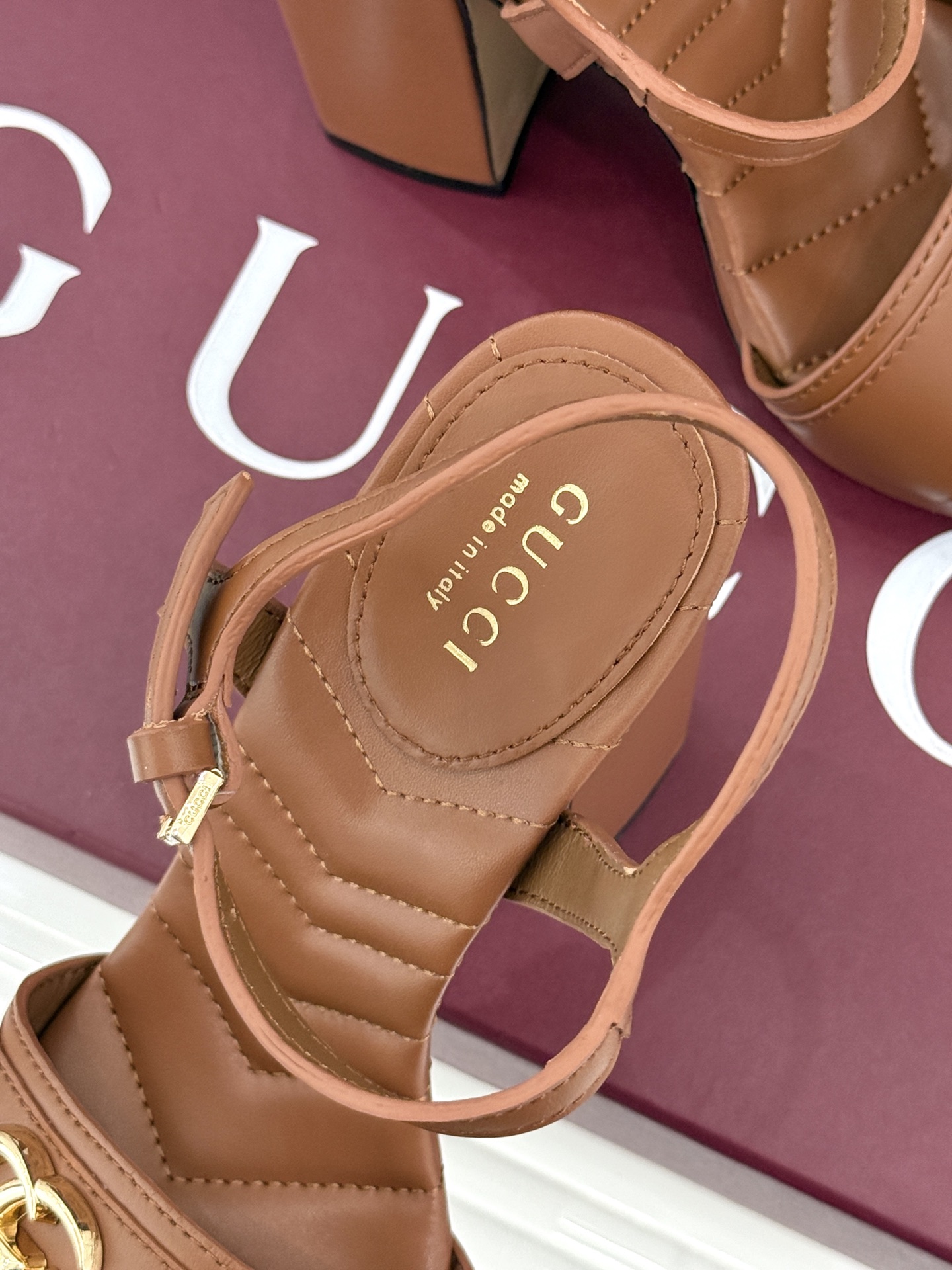 Gucci/古驰 26WF新品金属双G一字带防水台高跟凉鞋G家以复古奢潮重塑夏日高跟将品牌经典与摩登气场