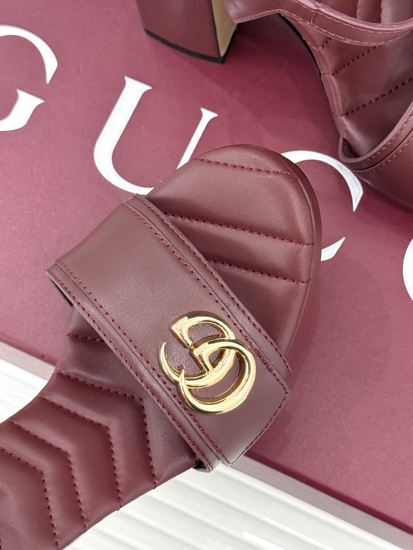 Gucci/古驰 26WF新品金属双G一字带防水台高跟凉鞋G家以复古奢潮重塑夏日高跟将品牌经典与摩登气场