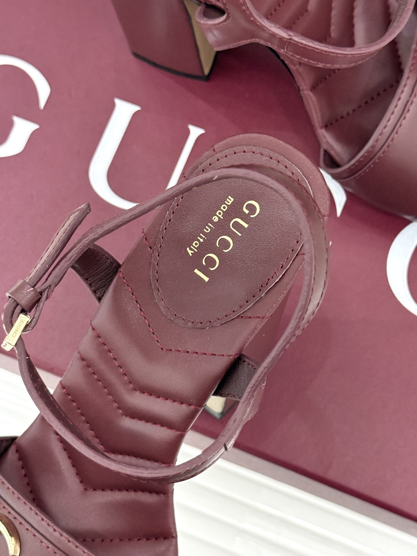 Gucci/古驰 26WF新品金属双G一字带防水台高跟凉鞋G家以复古奢潮重塑夏日高跟将品牌经典与摩登气场