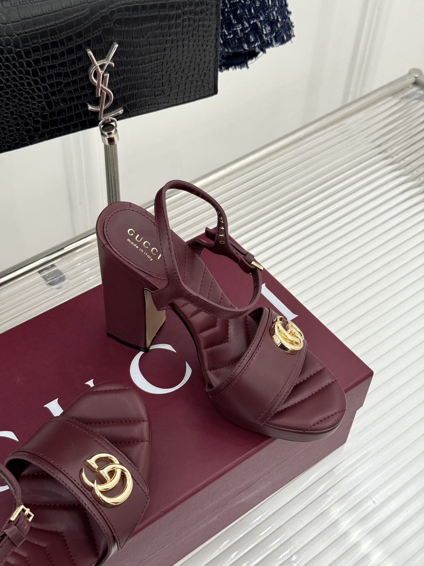 Gucci/古驰 26WF新品金属双G一字带防水台高跟凉鞋G家以复古奢潮重塑夏日高跟将品牌经典与摩登气场