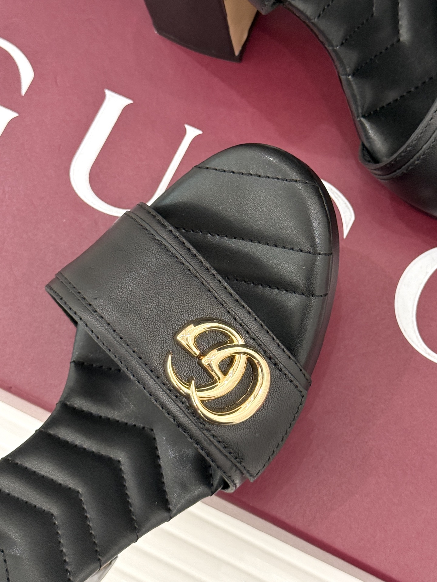 Gucci/古驰 26WF新品金属双G一字带防水台高跟凉鞋G家以复古奢潮重塑夏日高跟将品牌经典与摩登气场