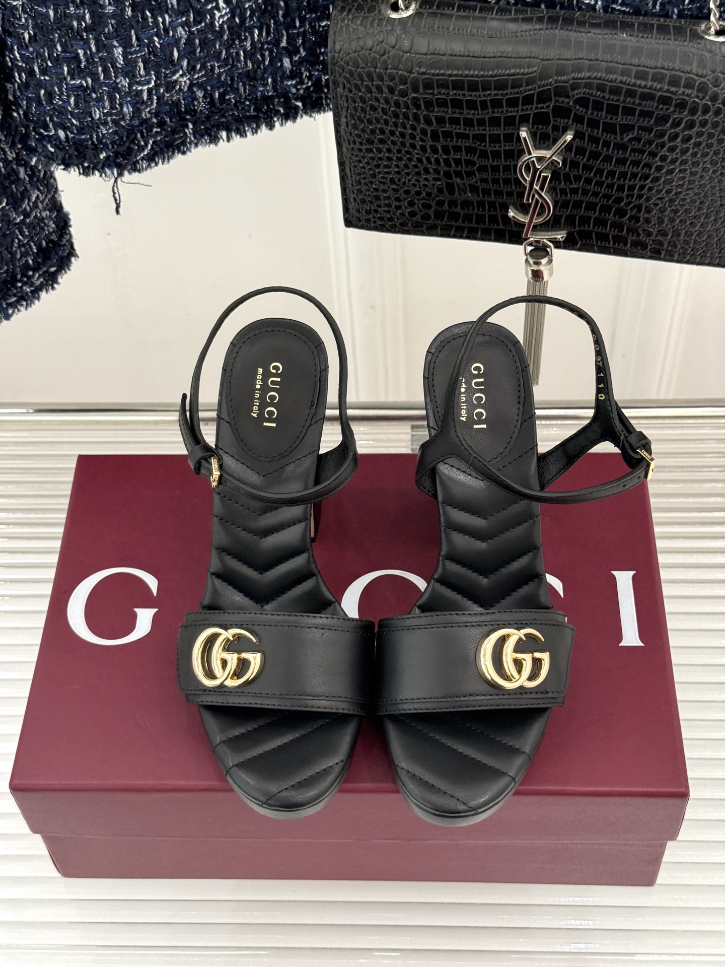 Gucci/古驰 26WF新品金属双G一字带防水台高跟凉鞋G家以复古奢潮重塑夏日高跟将品牌经典与摩登气场