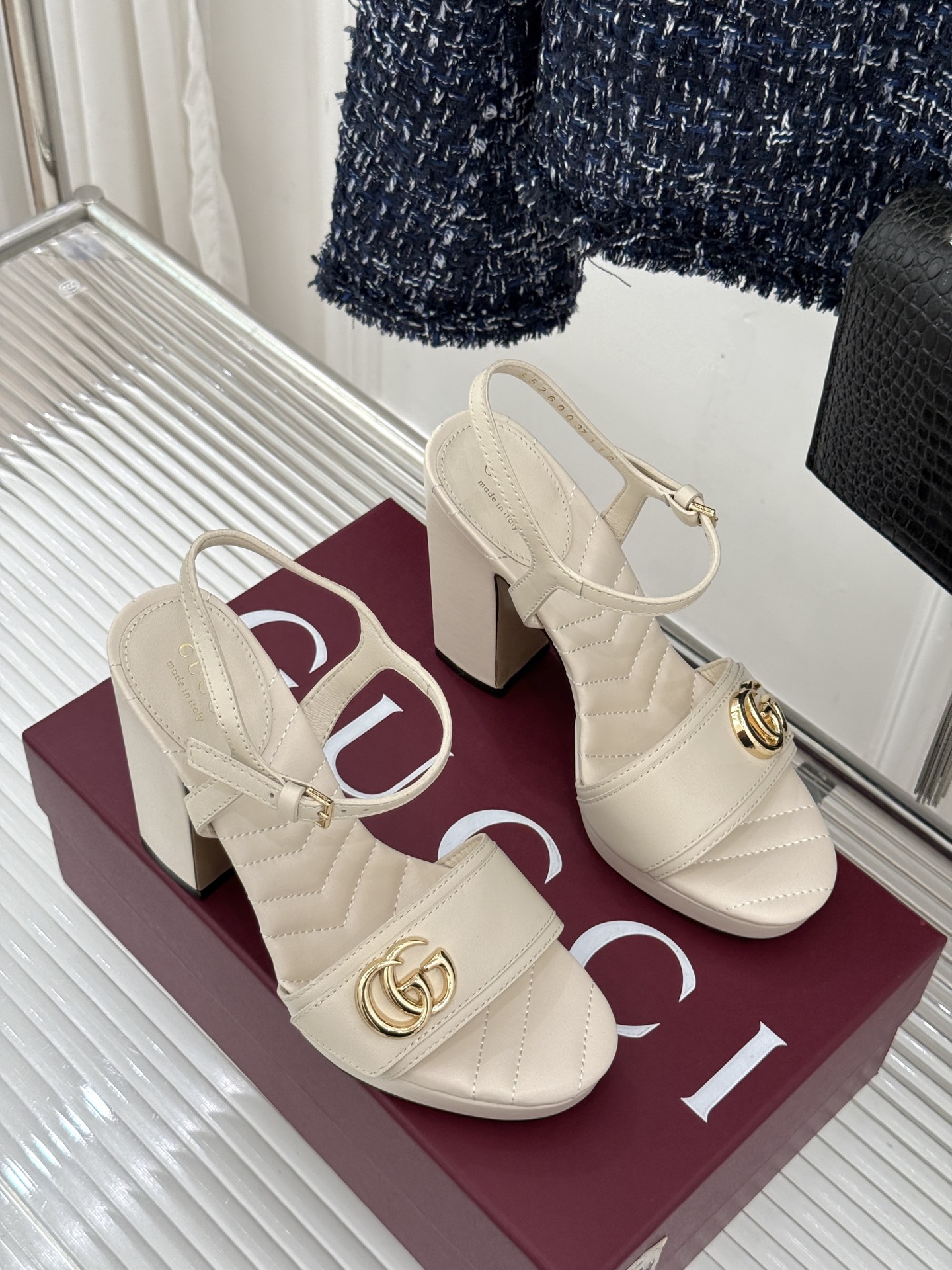 Gucci/古驰 26WF新品金属双G一字带防水台高跟凉鞋G家以复古奢潮重塑夏日高跟将品牌经典与摩登气场