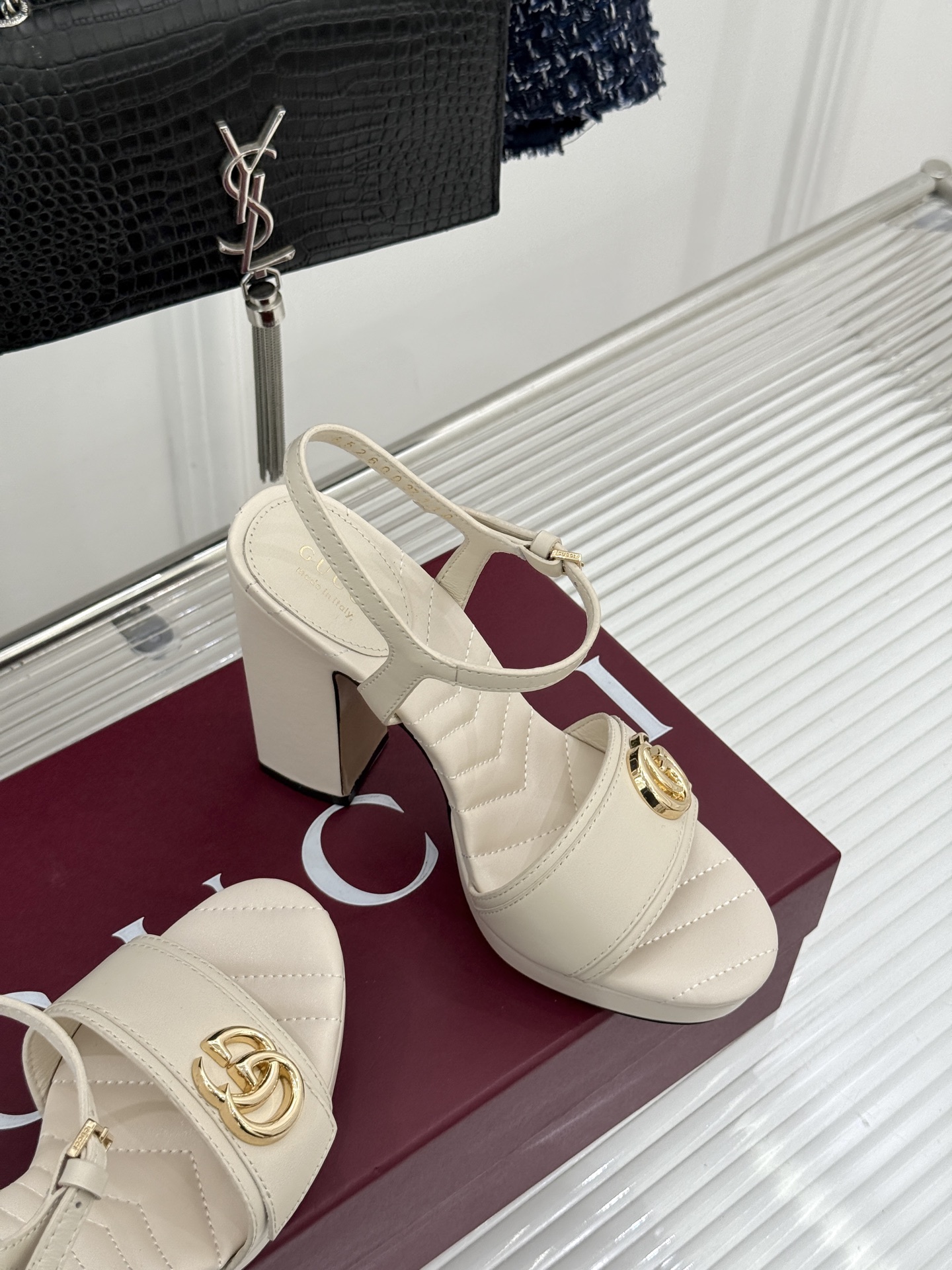 Gucci/古驰 26WF新品金属双G一字带防水台高跟凉鞋G家以复古奢潮重塑夏日高跟将品牌经典与摩登气场