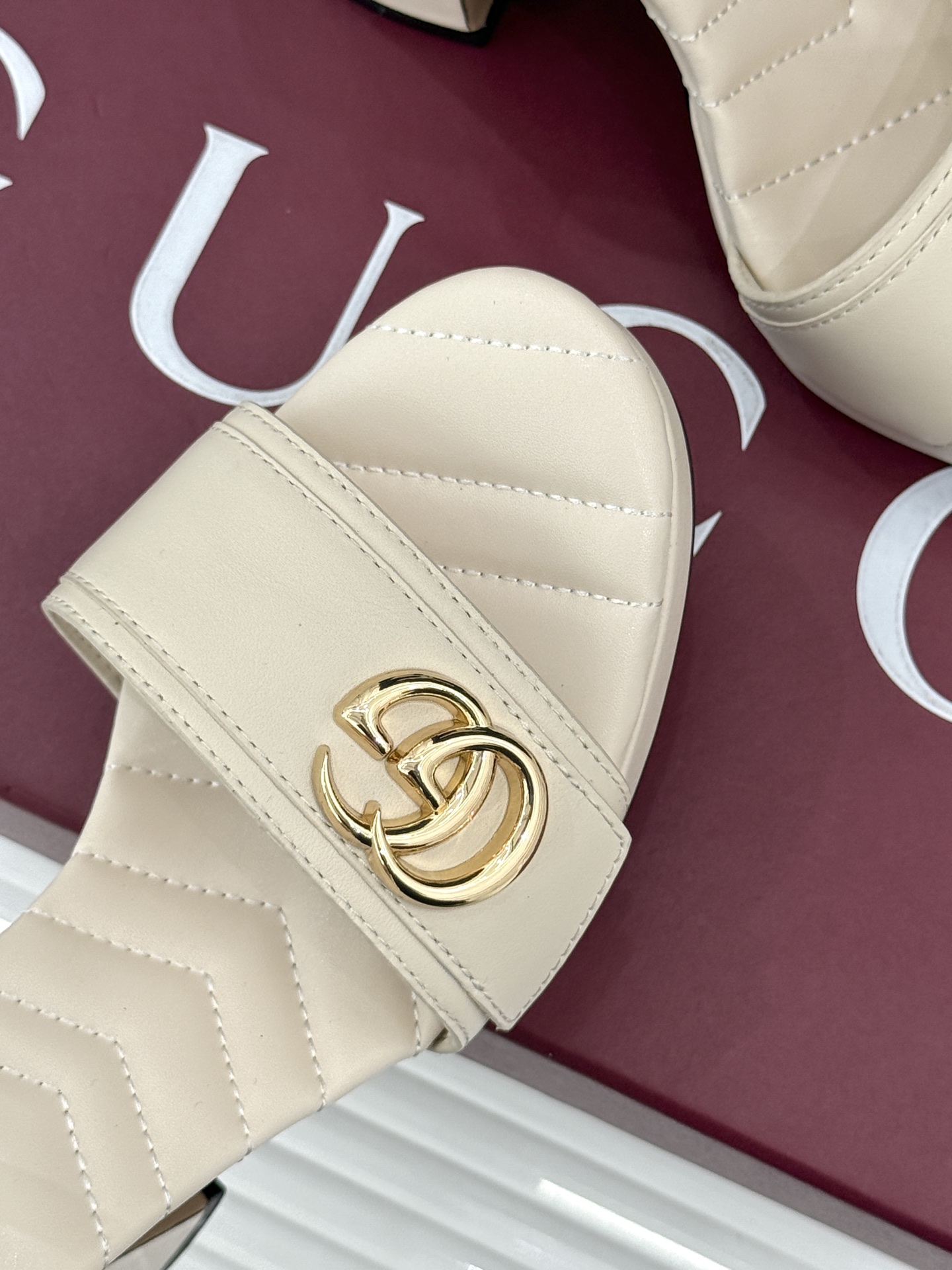 Gucci/古驰 26WF新品金属双G一字带防水台高跟凉鞋G家以复古奢潮重塑夏日高跟将品牌经典与摩登气场