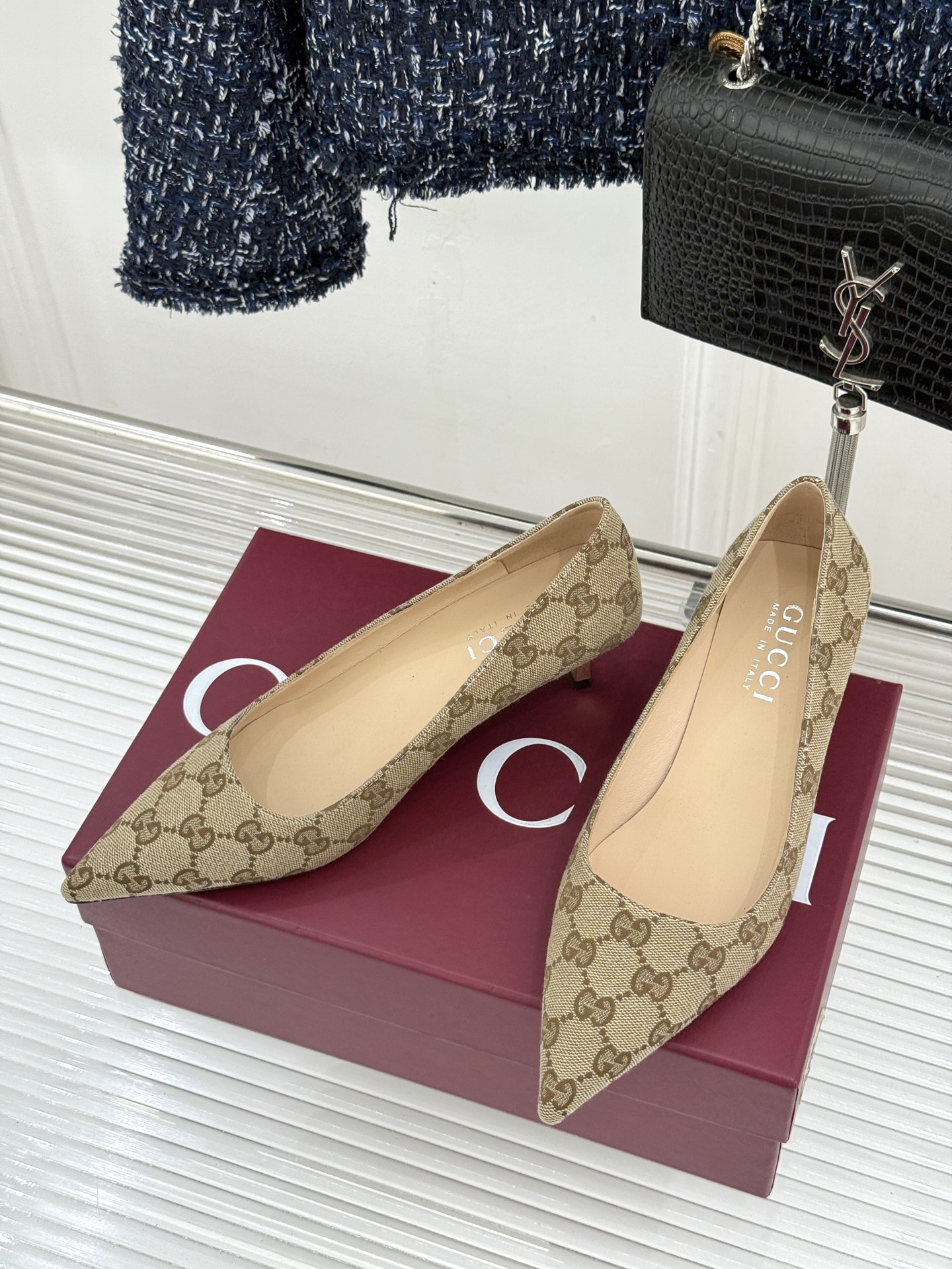 Gucci/古驰 26WF新品极简老花尖头高跟鞋Gucci 2026春夏极简新作以克制美学焕新经典GG老