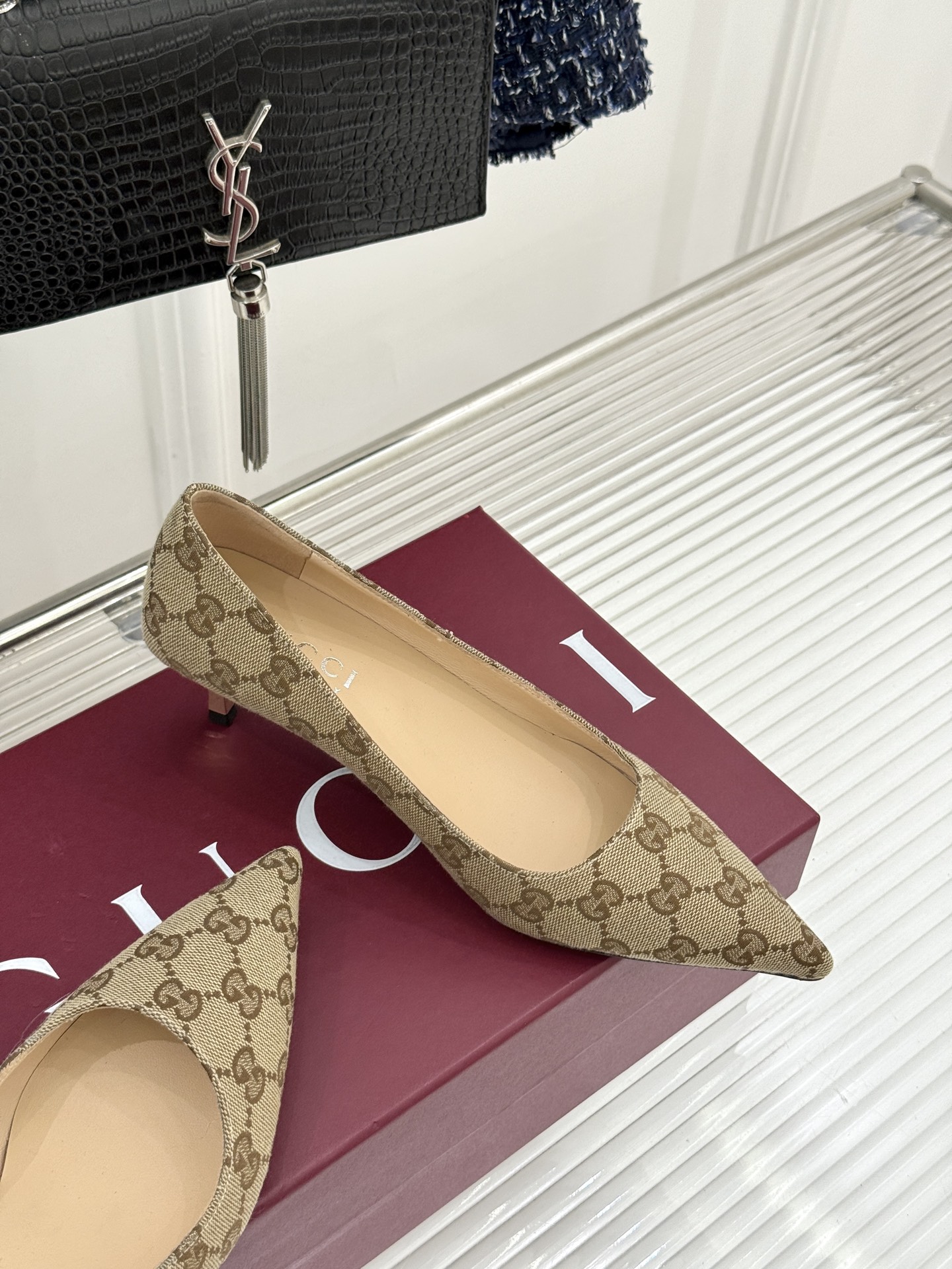 Gucci/古驰 26WF新品极简老花尖头高跟鞋Gucci 2026春夏极简新作以克制美学焕新经典GG老